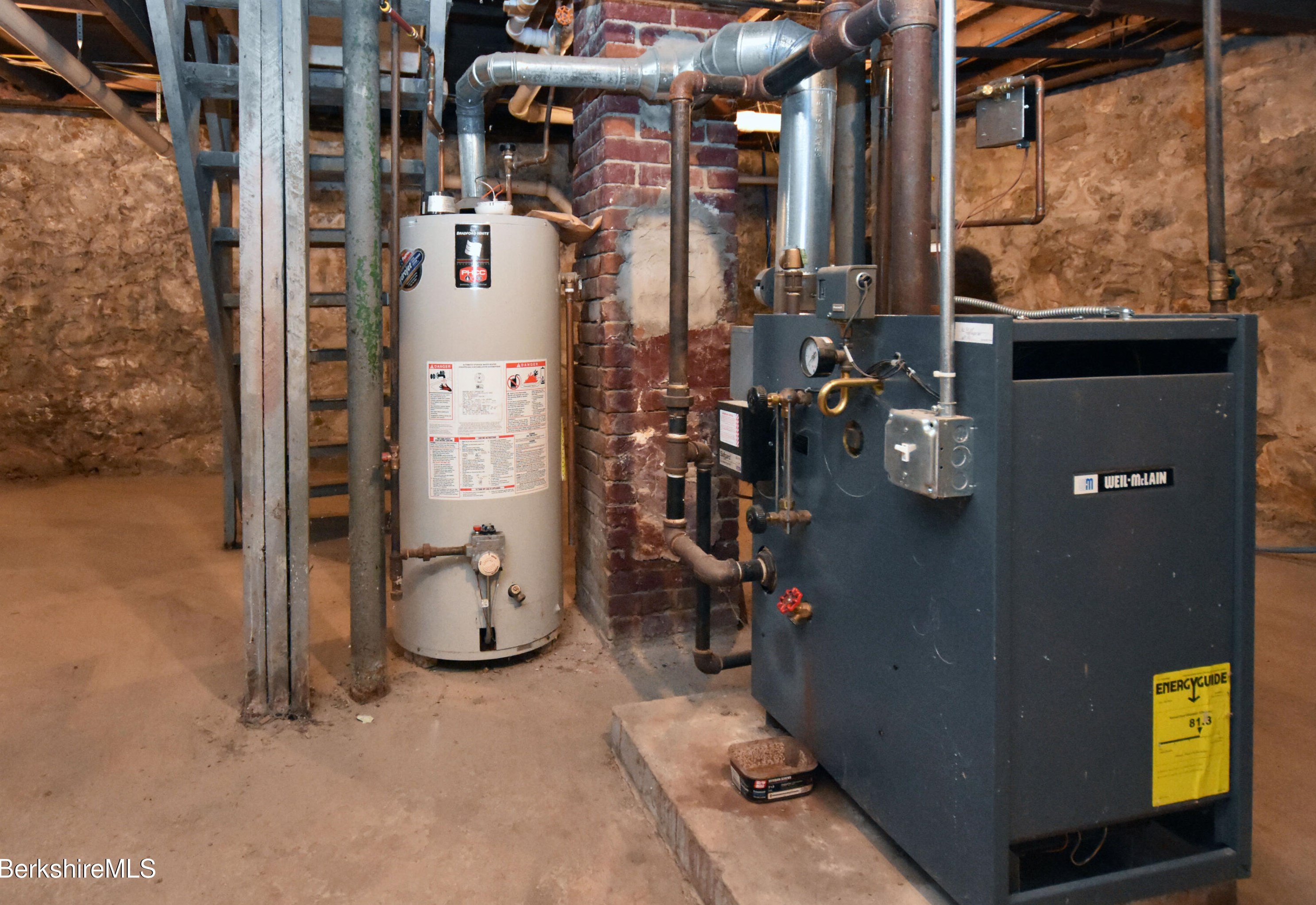 271 Notch Rd, Clarksburg MA 01247-3617 exterior