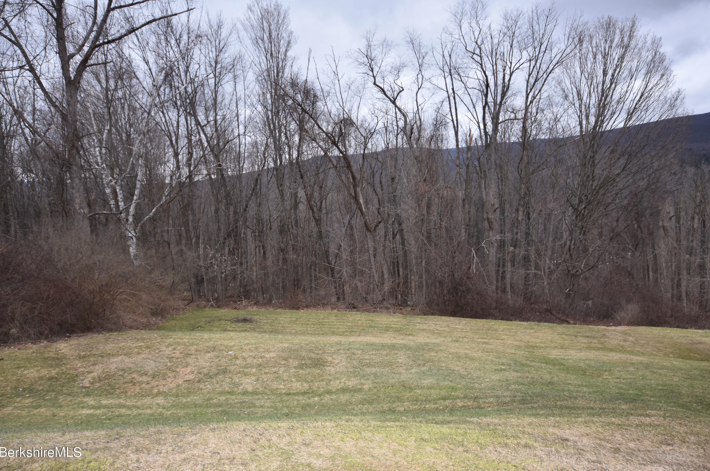 271 Notch Rd, Clarksburg MA 01247-3617 exterior