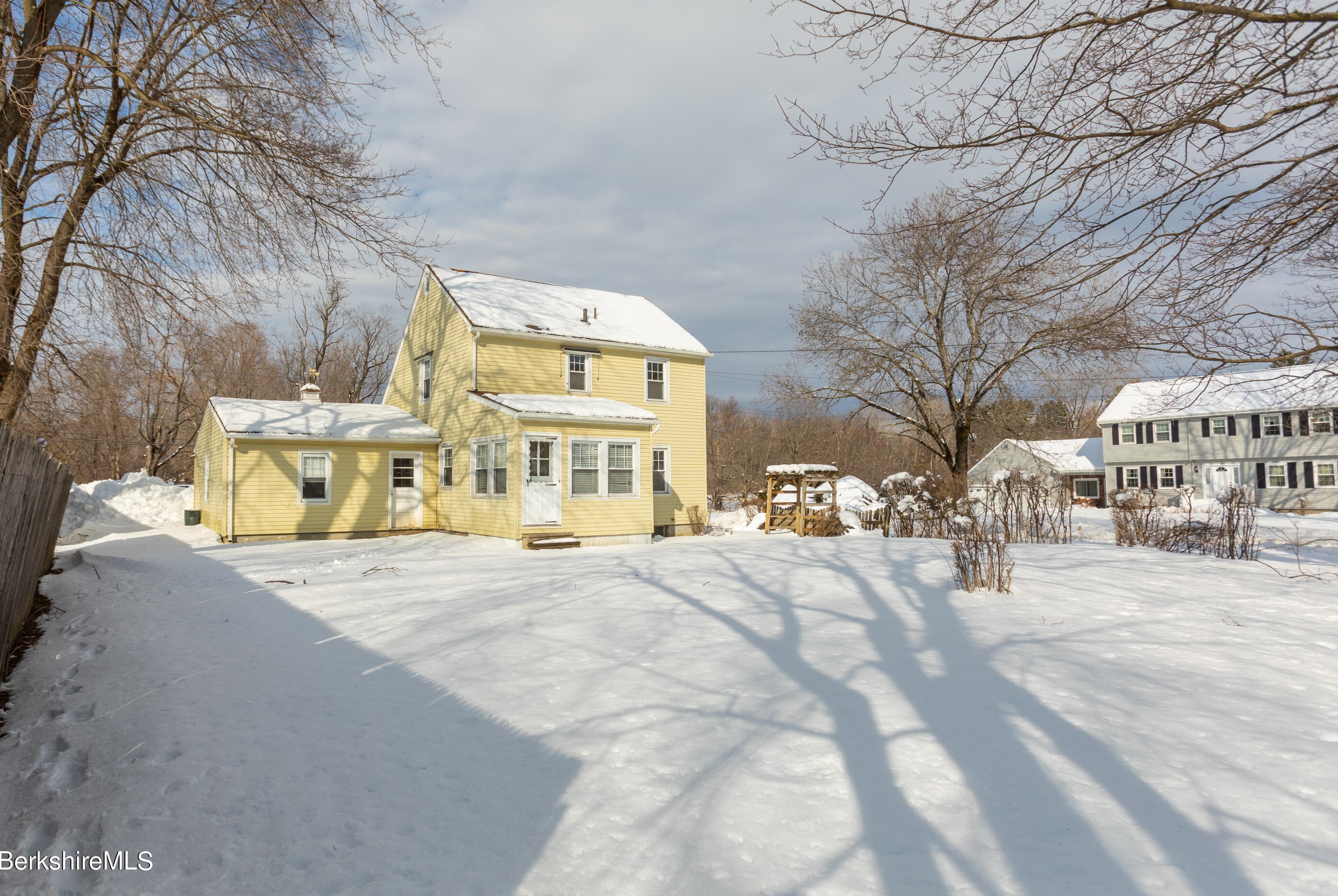 605 West St, Pittsfield MA  01201-5712 exterior