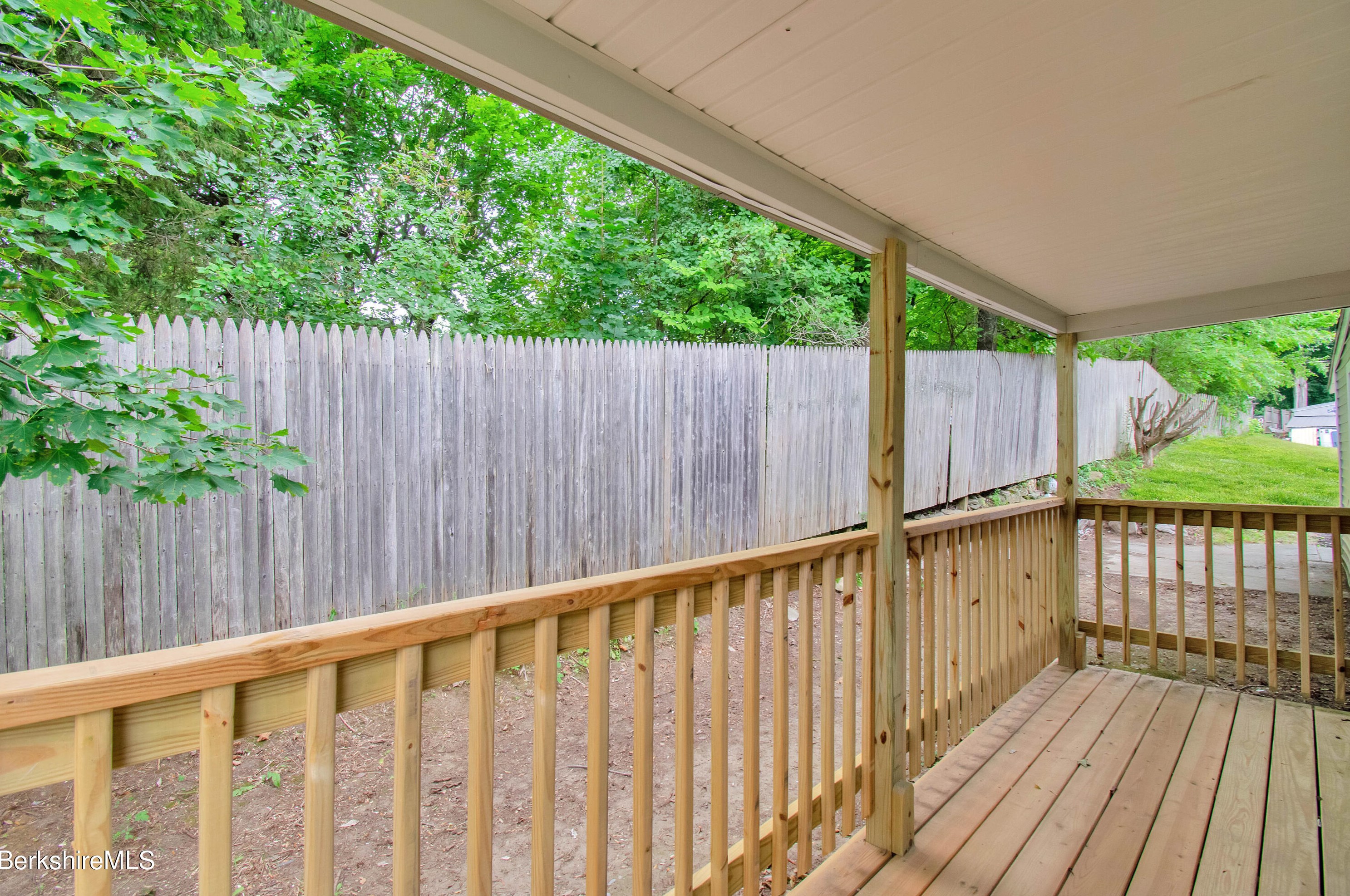 4 Ring St, Pittsfield MA 01201-2432 exterior