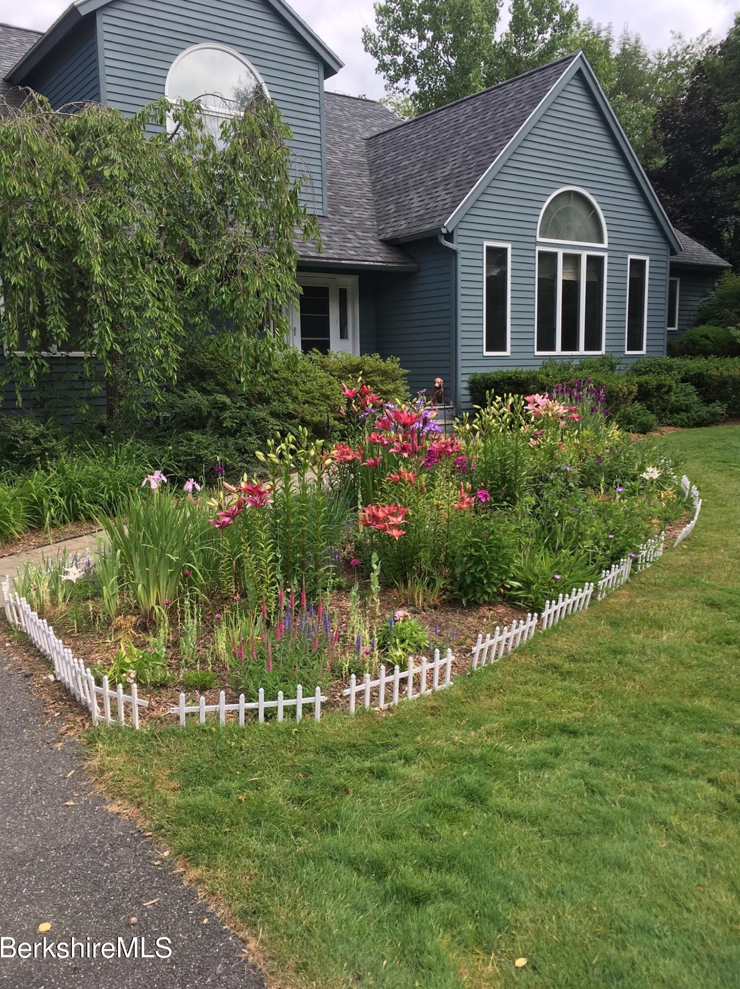 3 Woodland Cir, Pittsfield MA 01201-5793 exterior