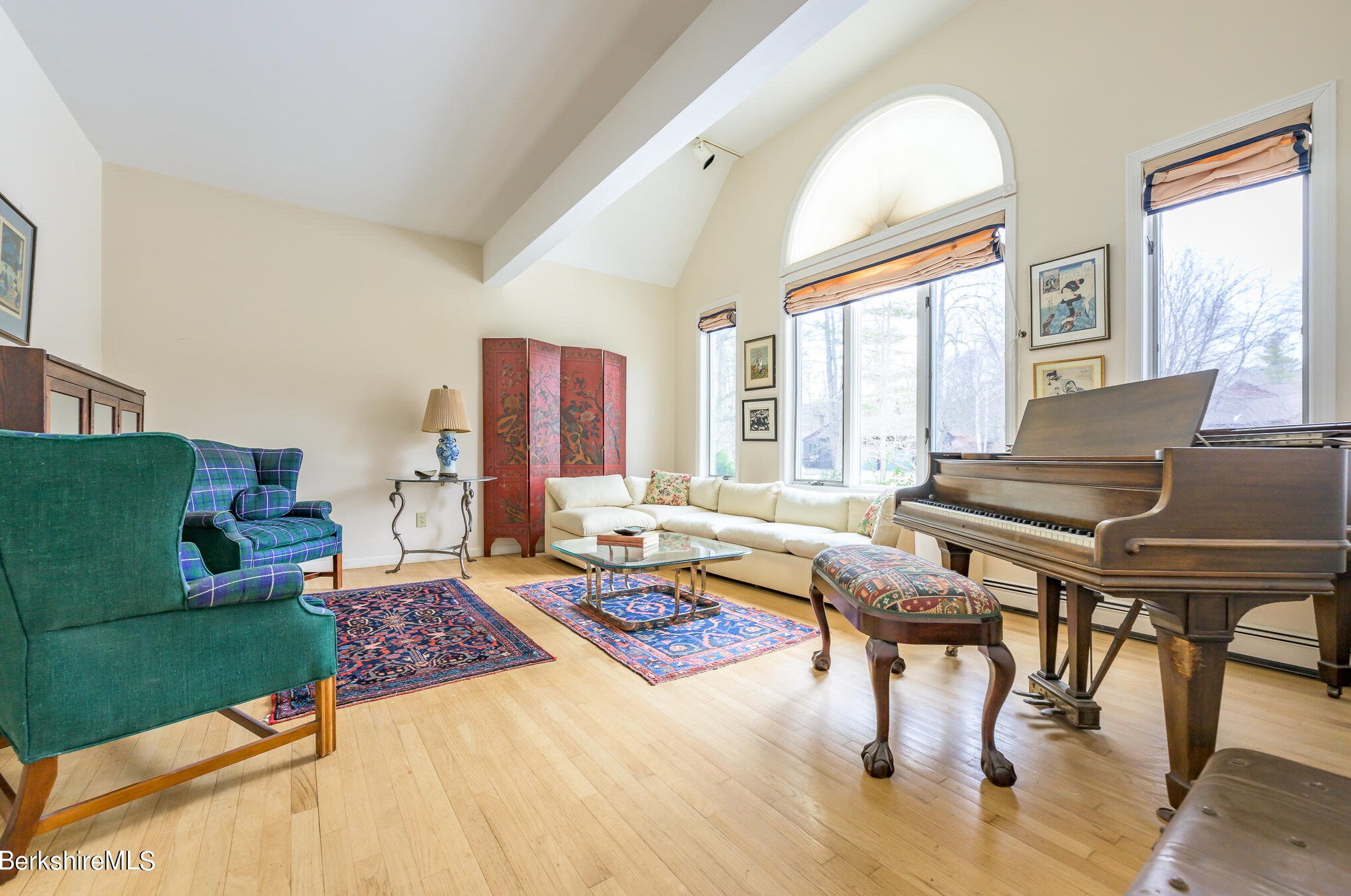 3 Woodland Cir, Pittsfield MA 01201-5793 exterior