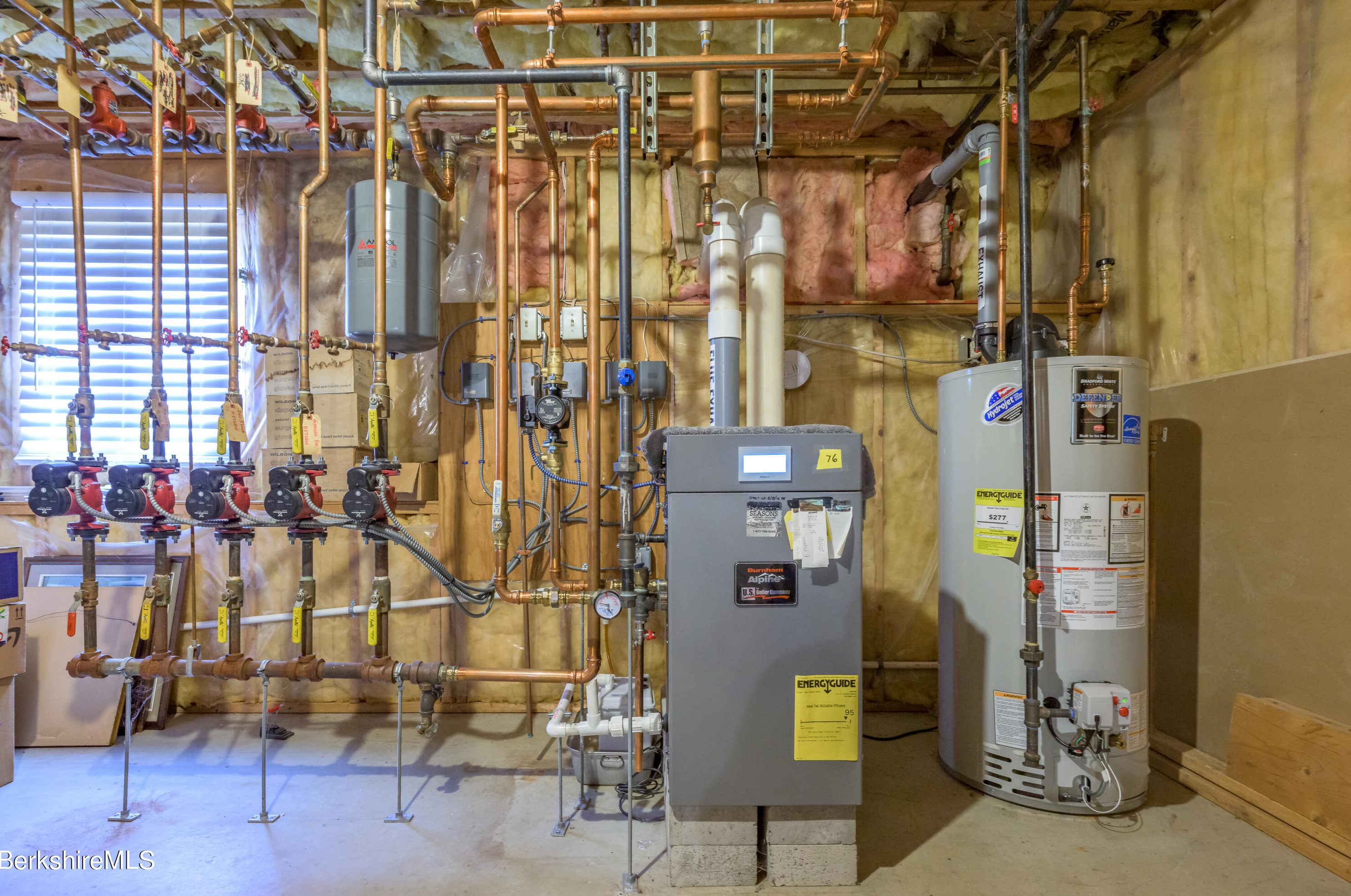 3 Woodland Cir, Pittsfield MA 01201-5793 exterior