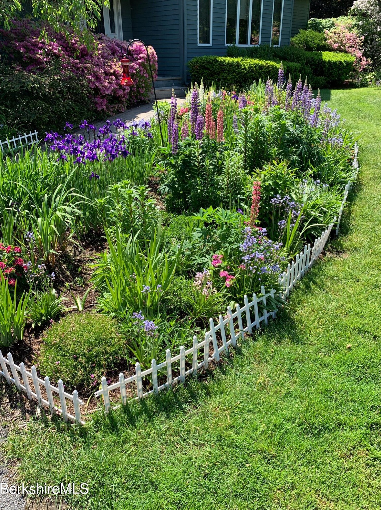 3 Woodland Cir, Pittsfield MA 01201-5793 exterior