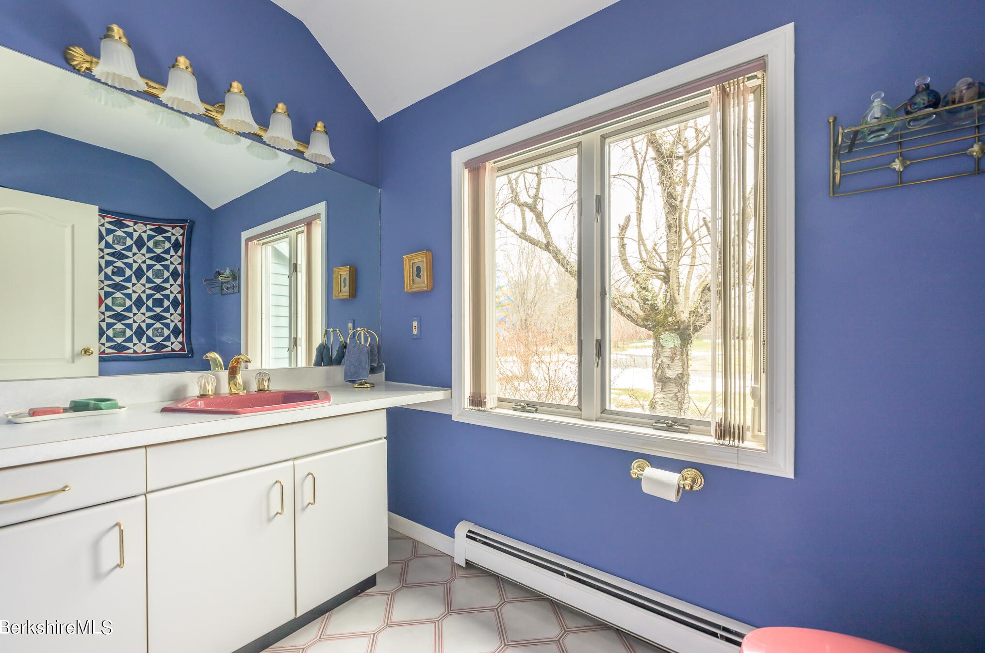 3 Woodland Cir, Pittsfield MA 01201-5793 exterior