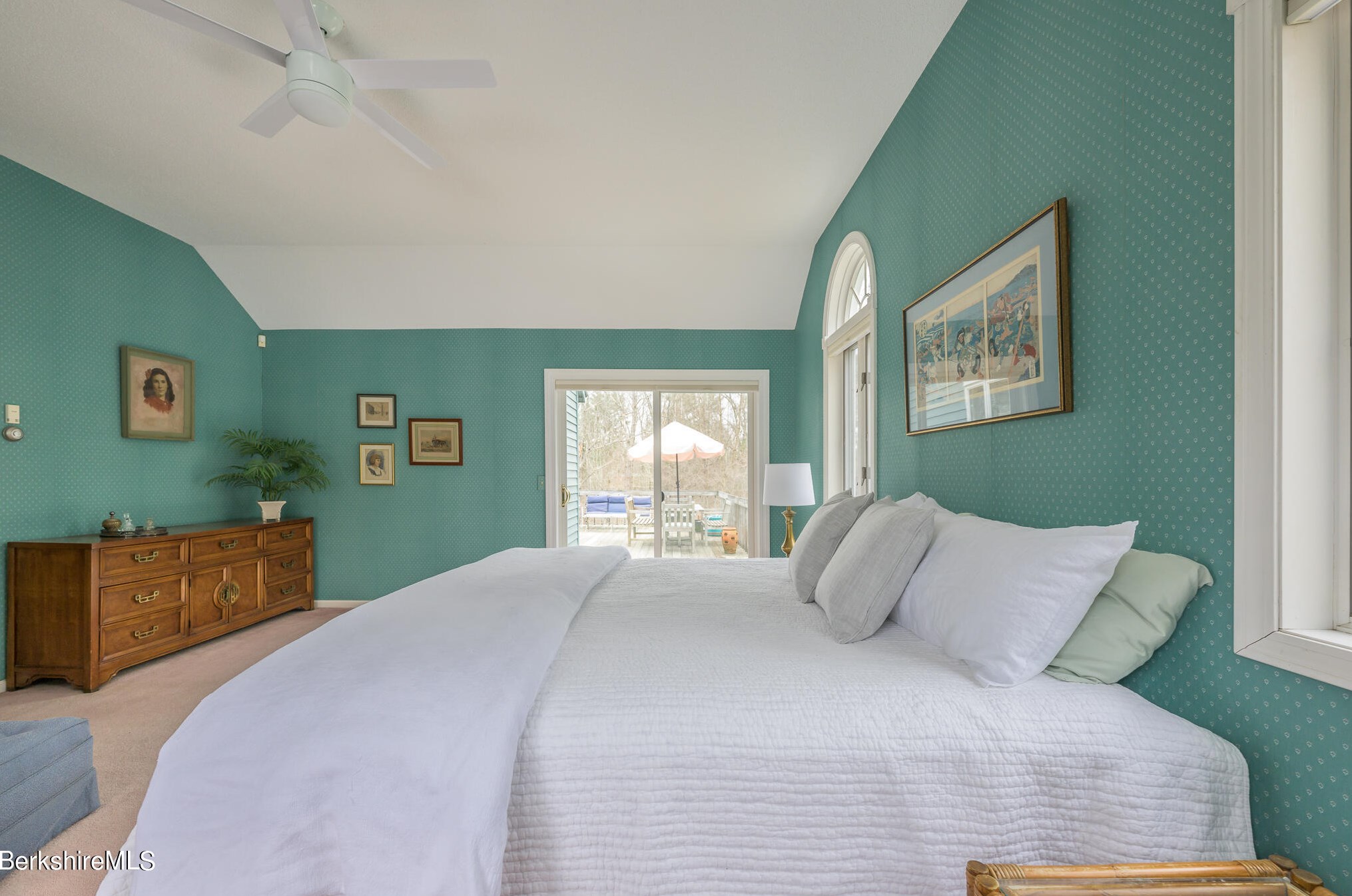 3 Woodland Cir, Pittsfield MA 01201-5793 exterior