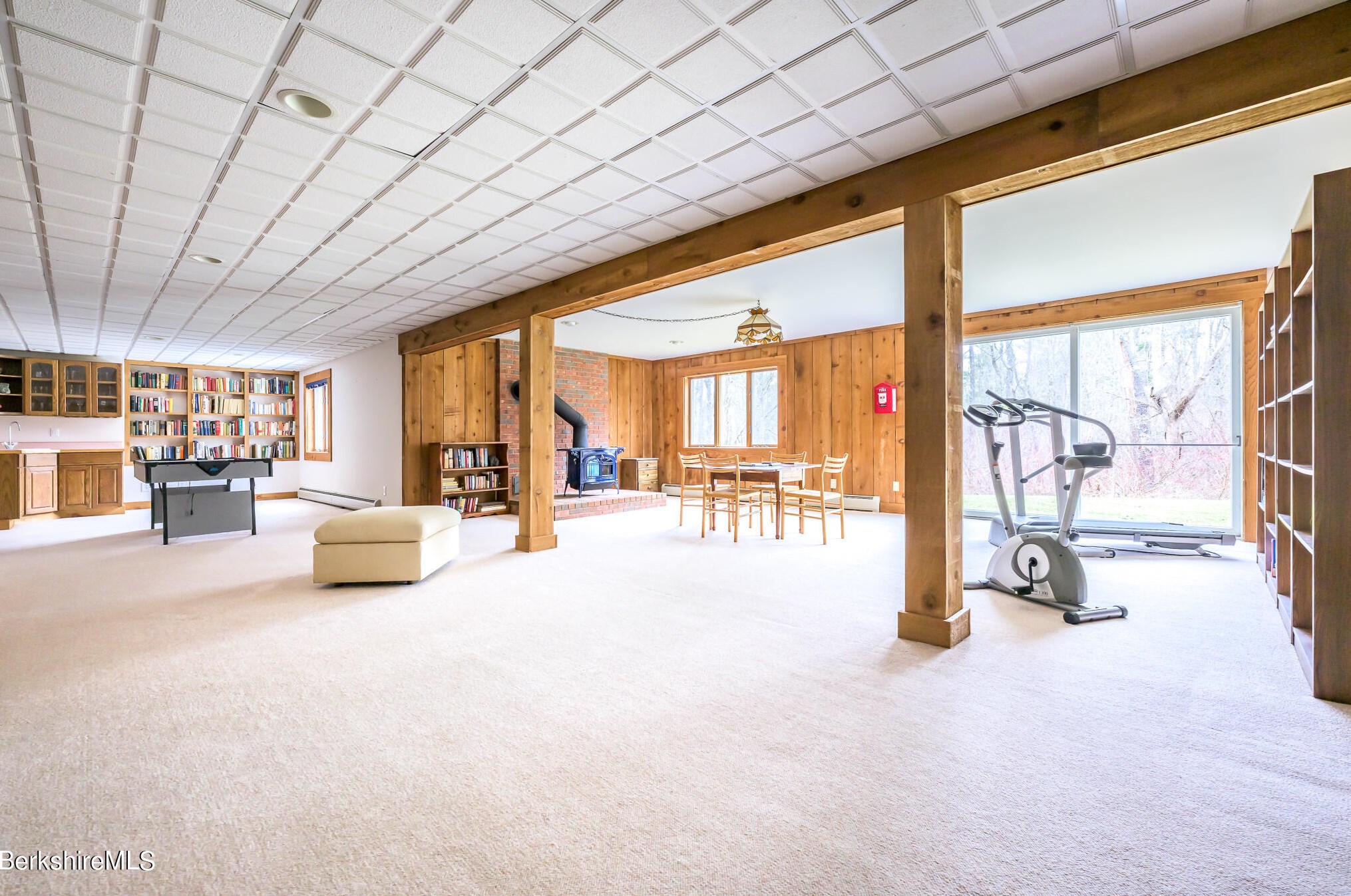 3 Woodland Cir, Pittsfield MA 01201-5793 exterior