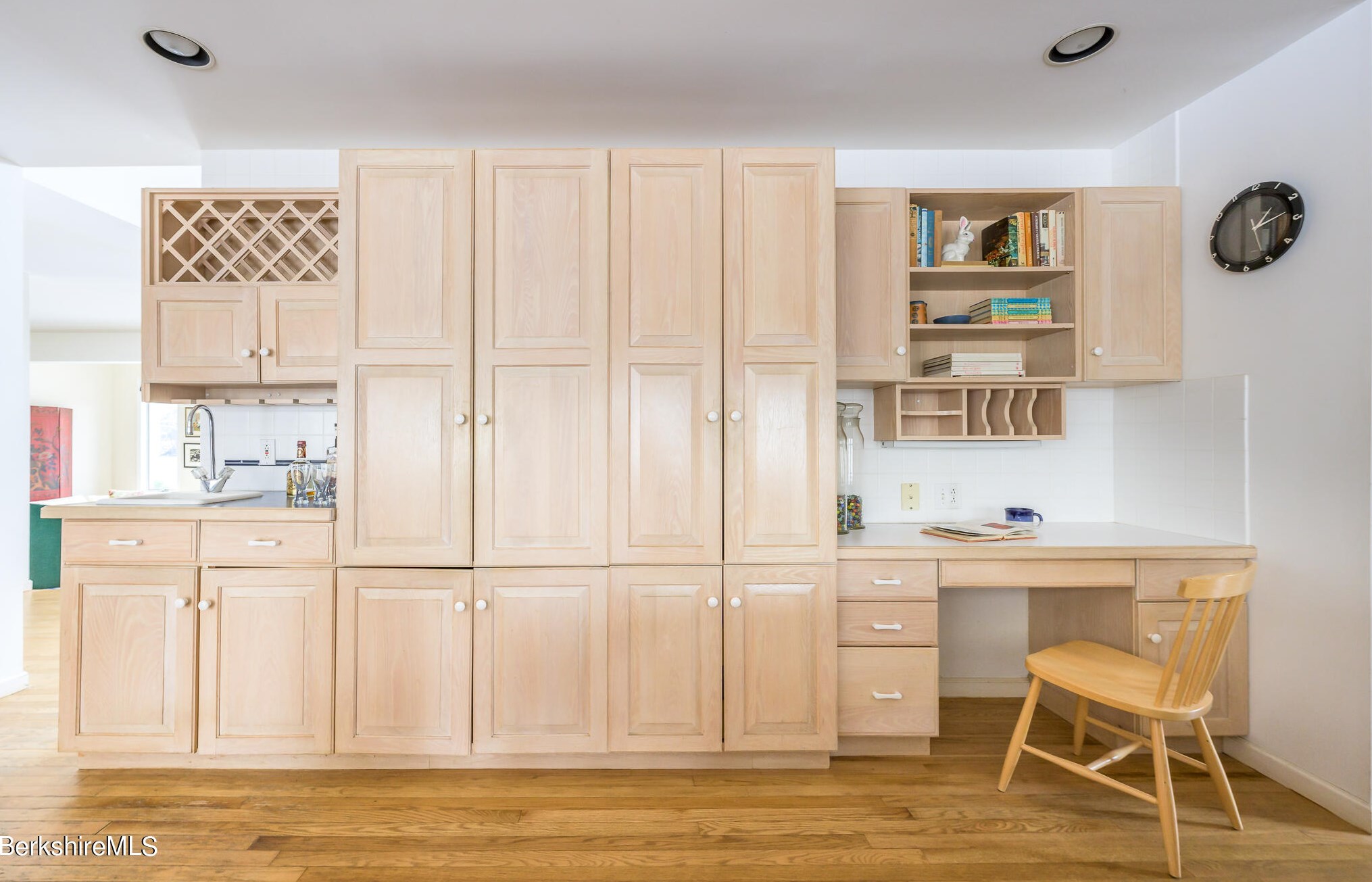 3 Woodland Cir, Pittsfield MA 01201-5793 exterior