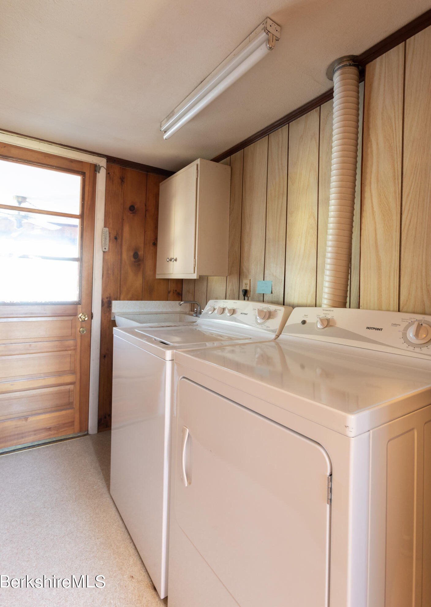 42 Lillian St, Pittsfield MA 01201-5652 exterior