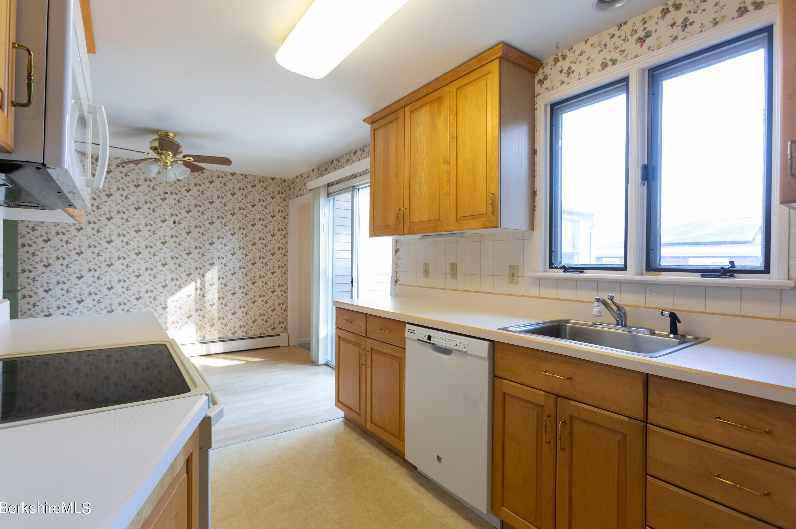 42 Lillian St, Pittsfield MA 01201-5652 exterior