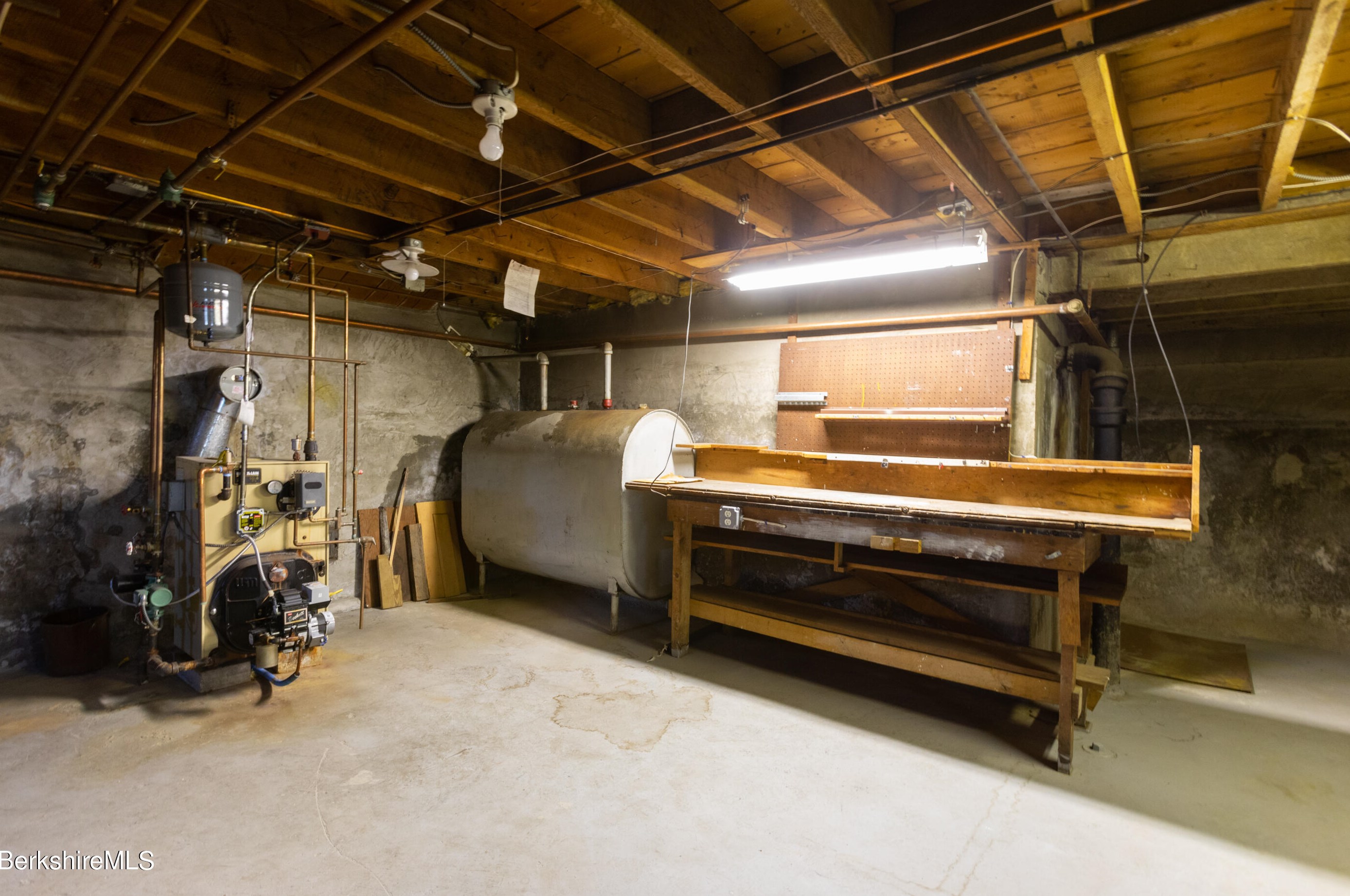 42 Lillian St, Pittsfield MA 01201-5652 exterior