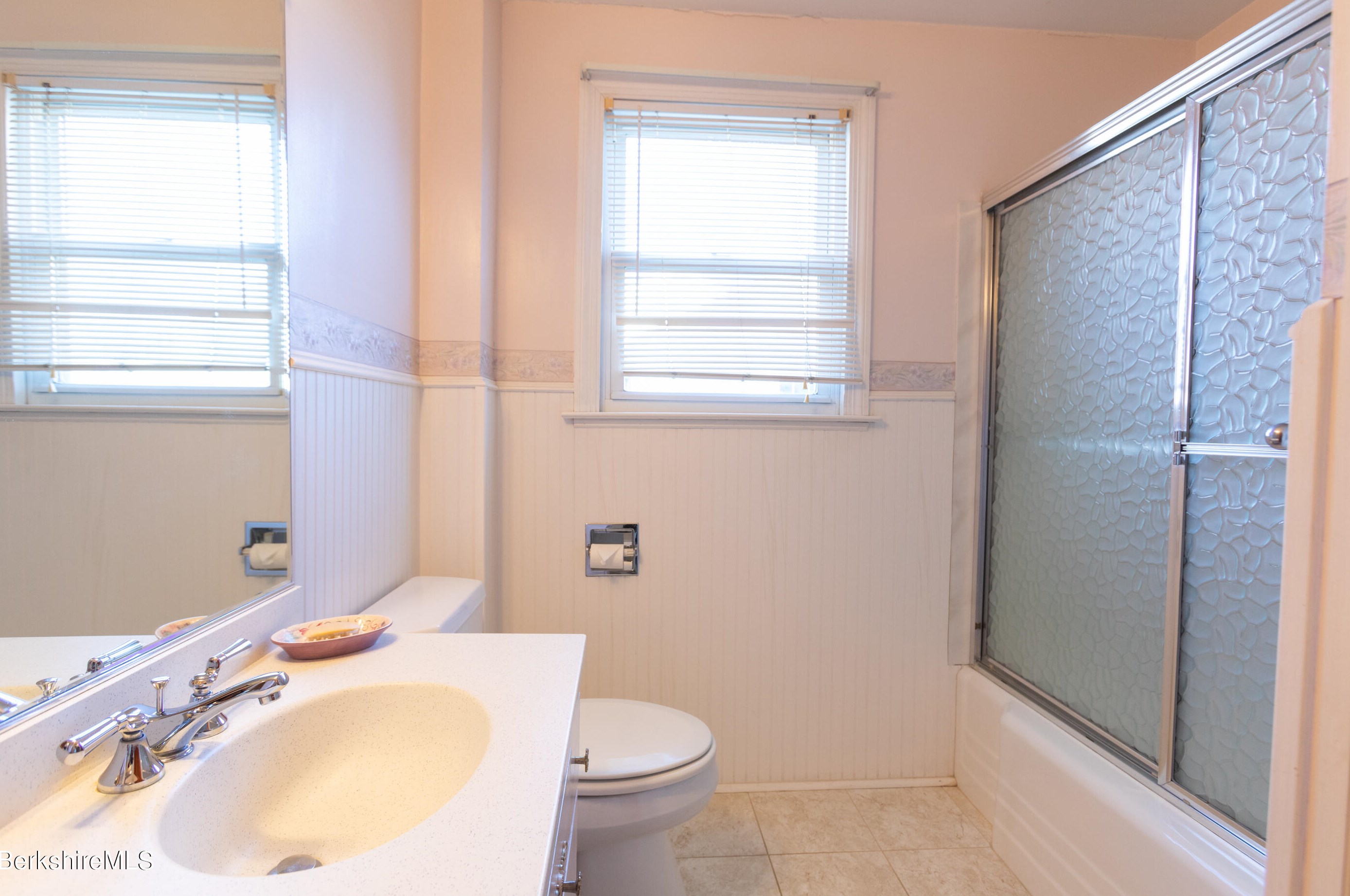 42 Lillian St, Pittsfield MA 01201-5652 exterior