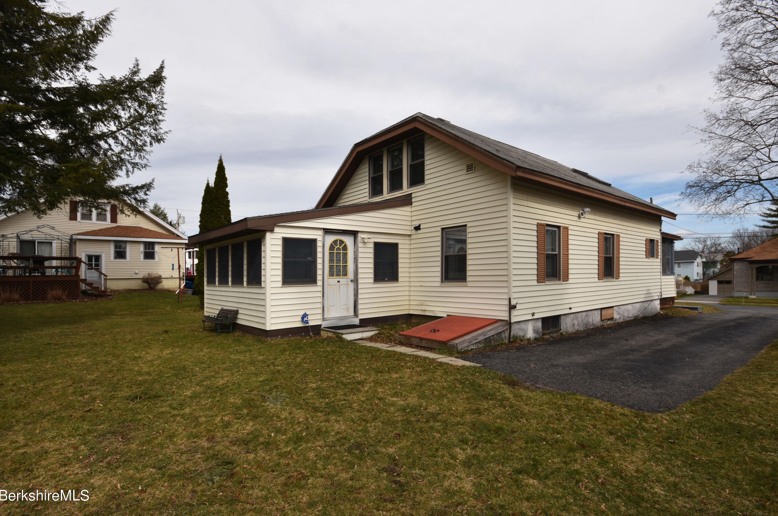 27 Westover St, Pittsfield MA  01201-7255 exterior