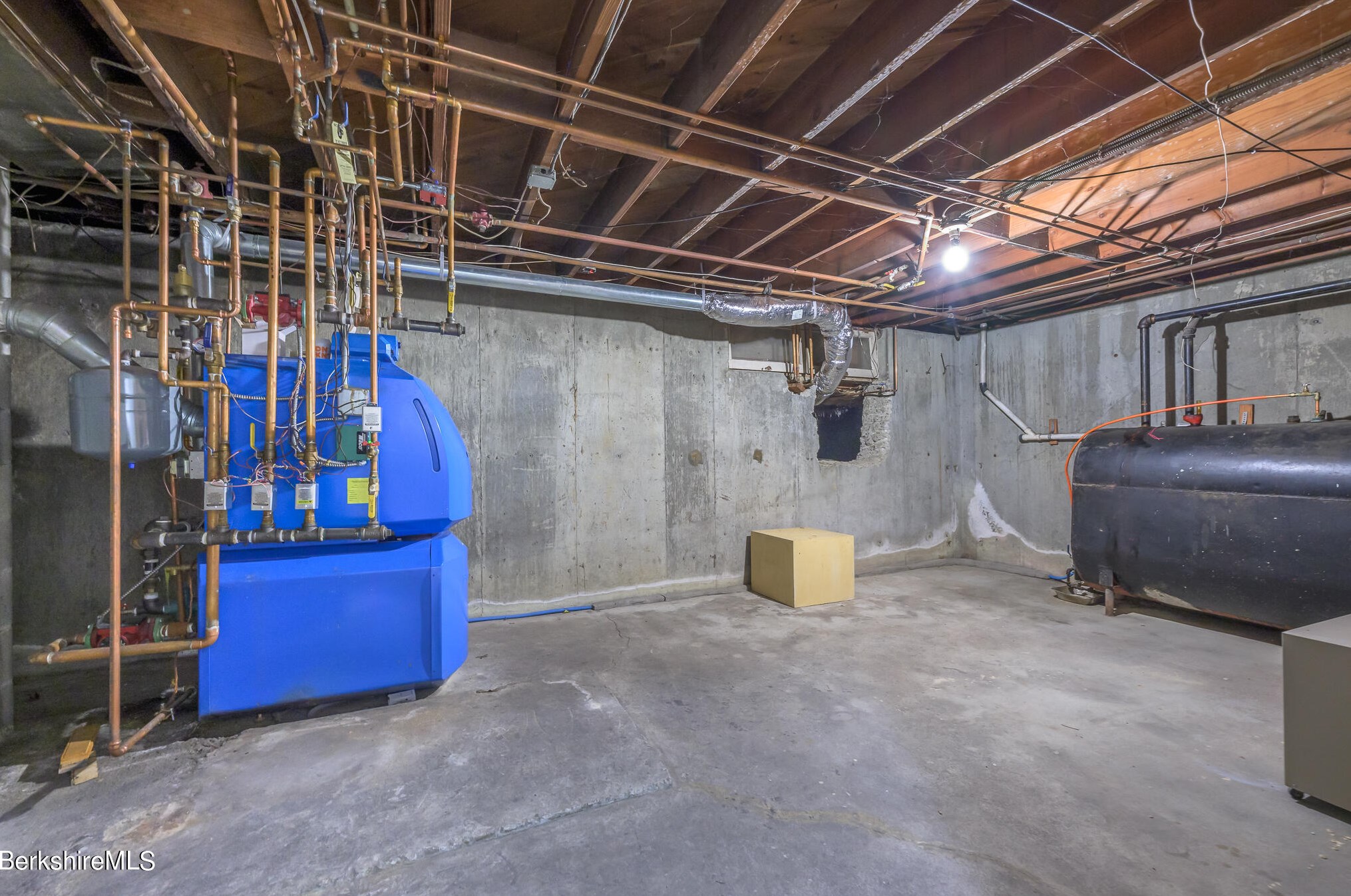 29 Valentine Rd, Pittsfield MA 01201-3042 exterior