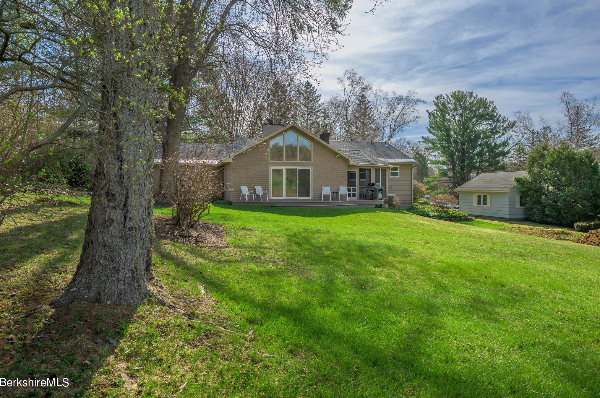 29 Valentine Rd, Pittsfield MA 01201-3042 exterior