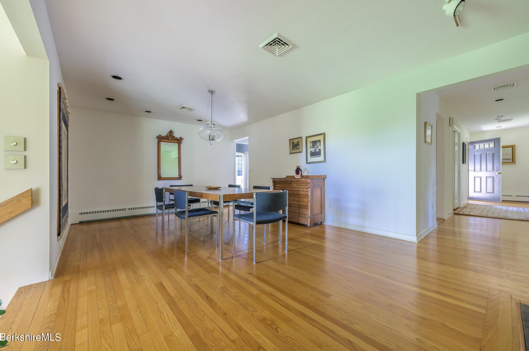 29 Valentine Rd, Pittsfield MA 01201-3042 exterior