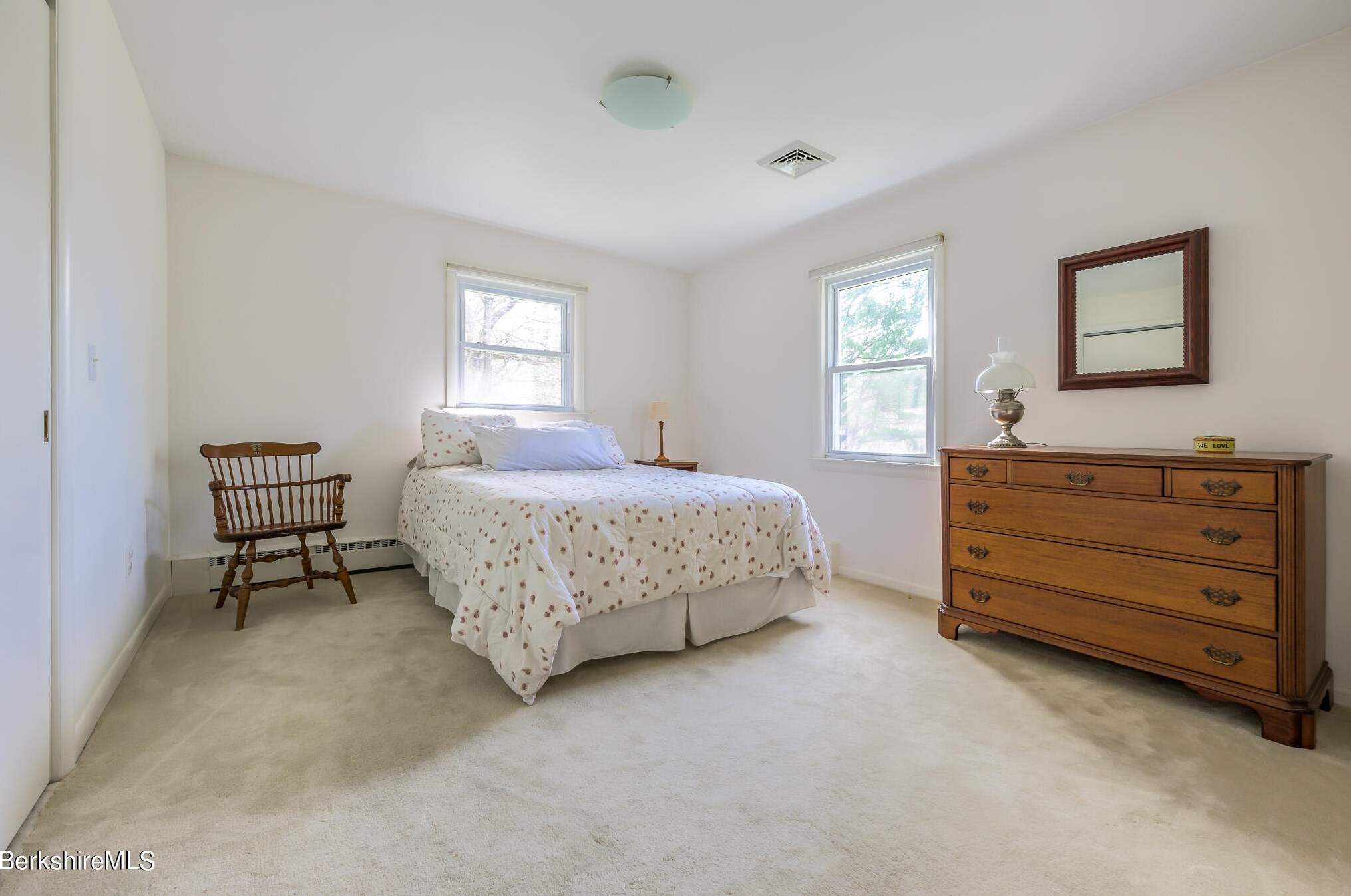 29 Valentine Rd, Pittsfield MA 01201-3042 exterior