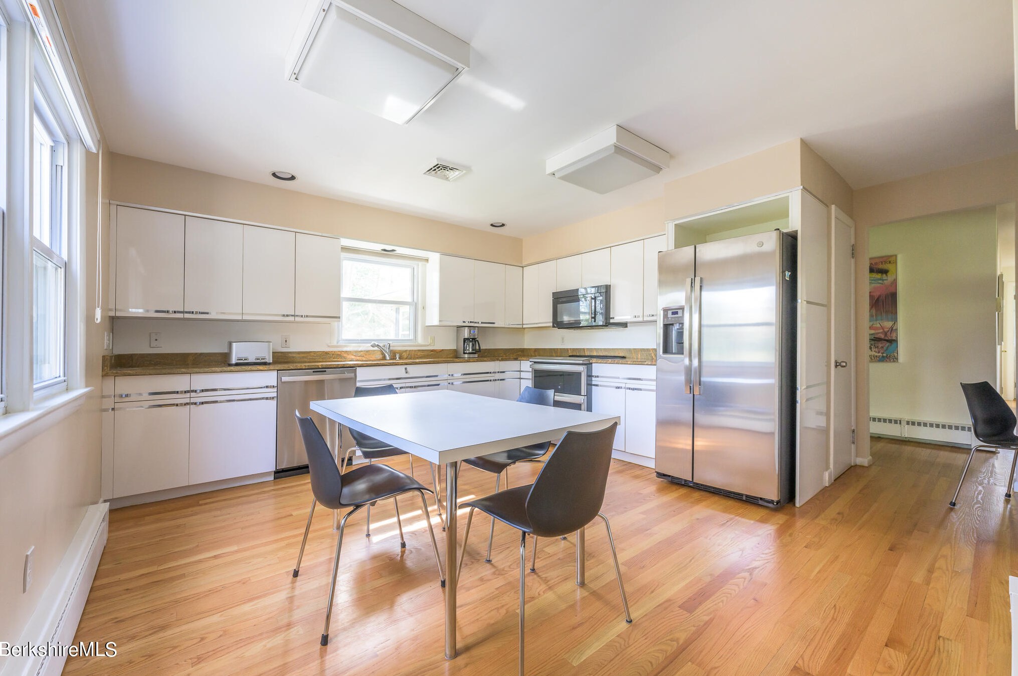 29 Valentine Rd, Pittsfield MA 01201-3042 exterior