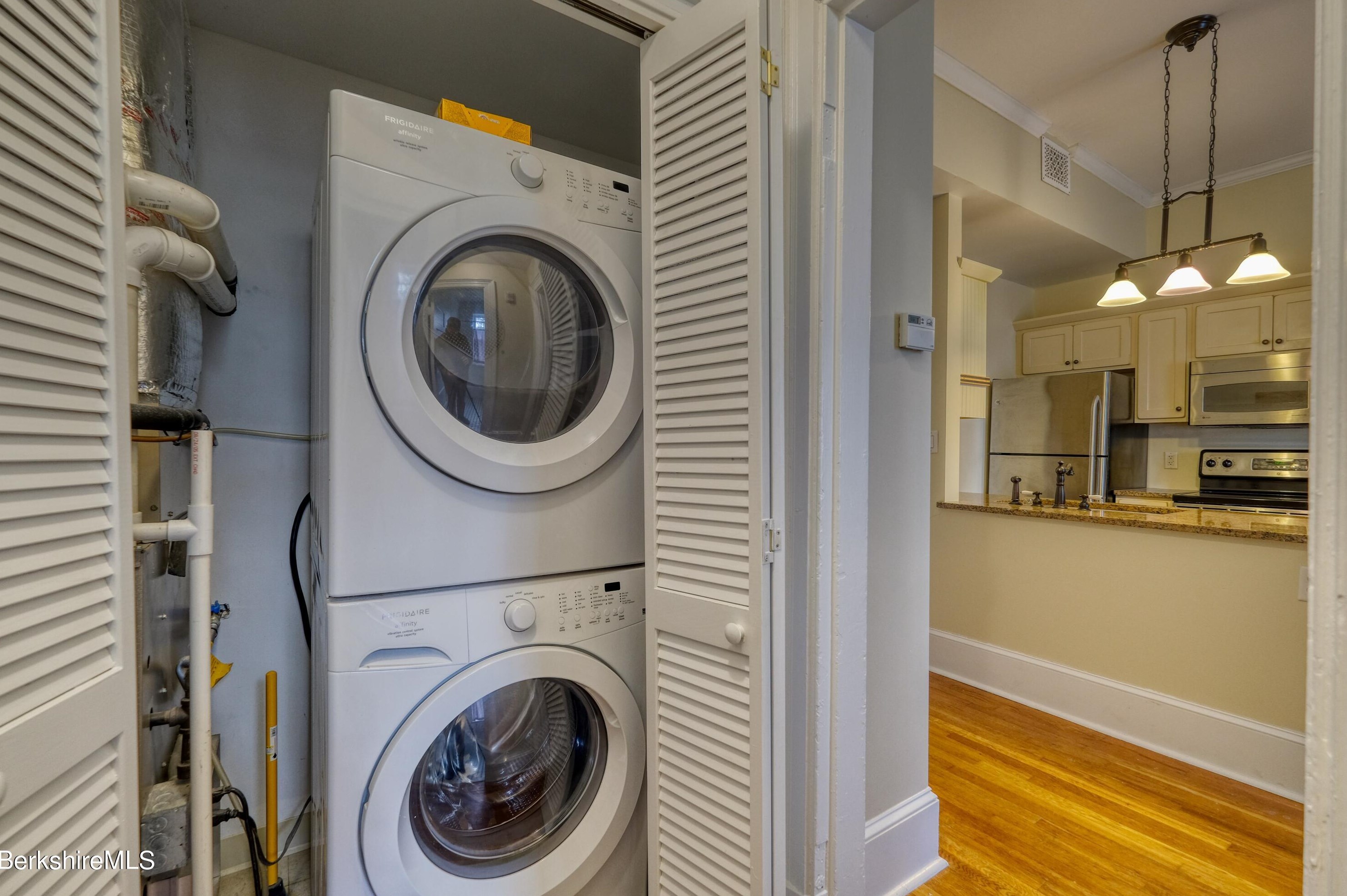 33 Maplewood Ave, Pittsfield MA  01201-4716 exterior