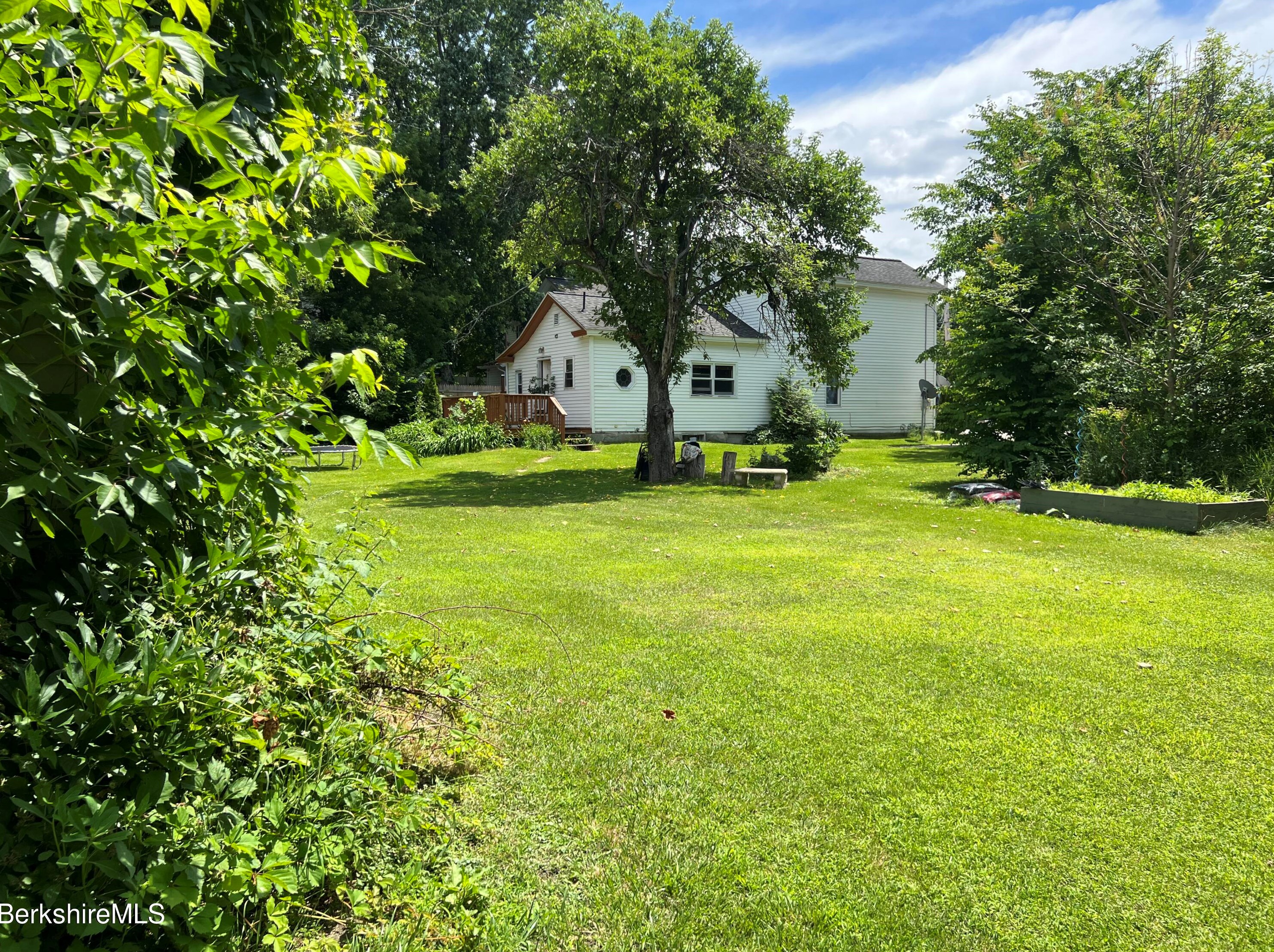 12 Leidhold Pl, Pittsfield MA  01201-3252 exterior