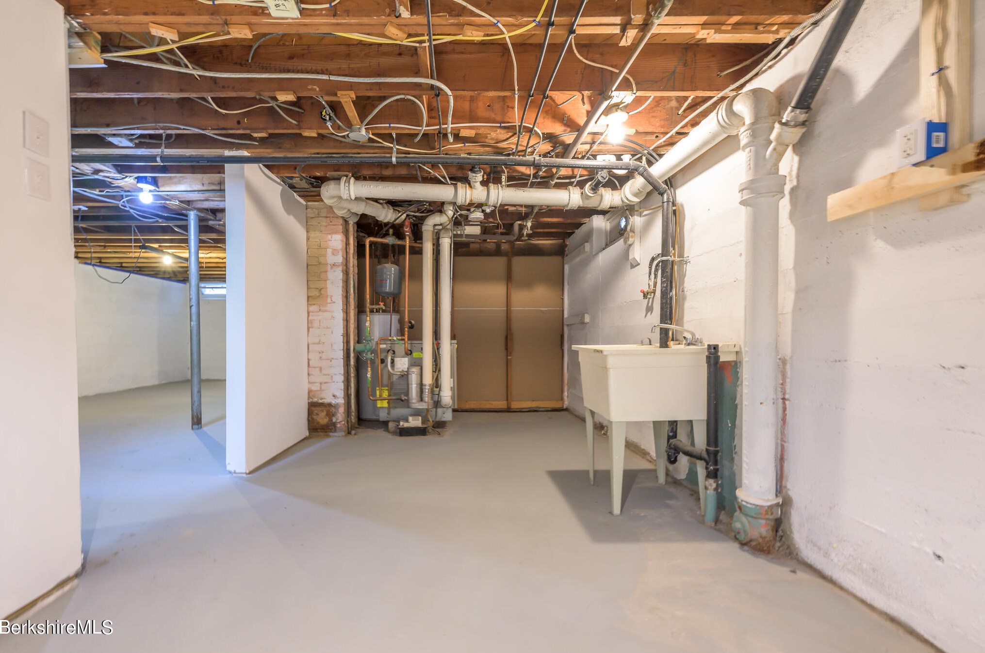 97 Acorn St, Pittsfield MA exterior