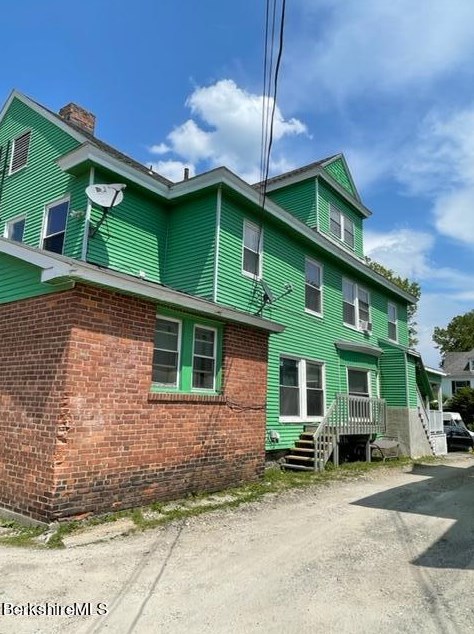 50 Bartlett Ave, Pittsfield MA  01201-6301 exterior