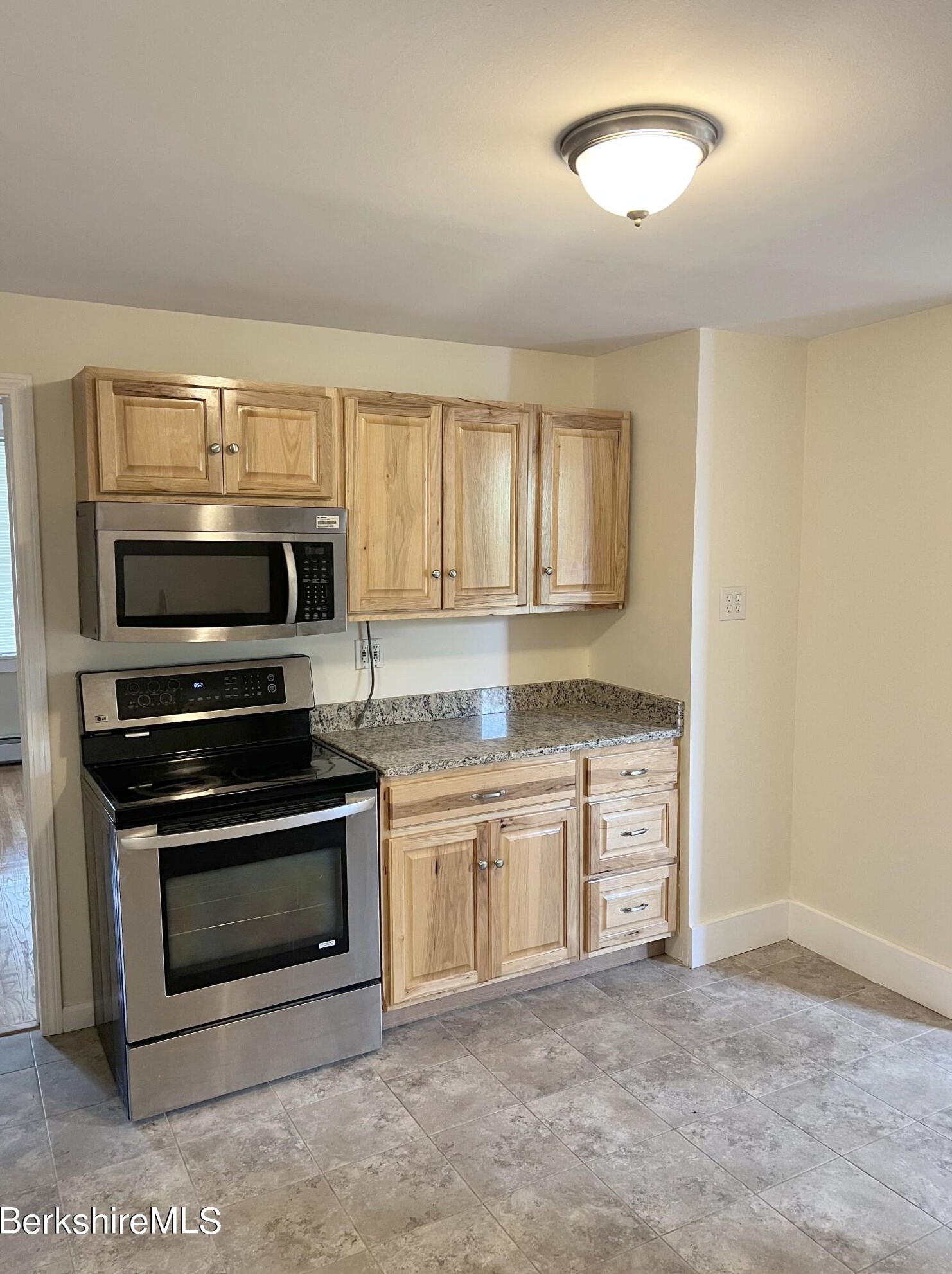 83 Un St, Pittsfield MA  01201-4527 exterior