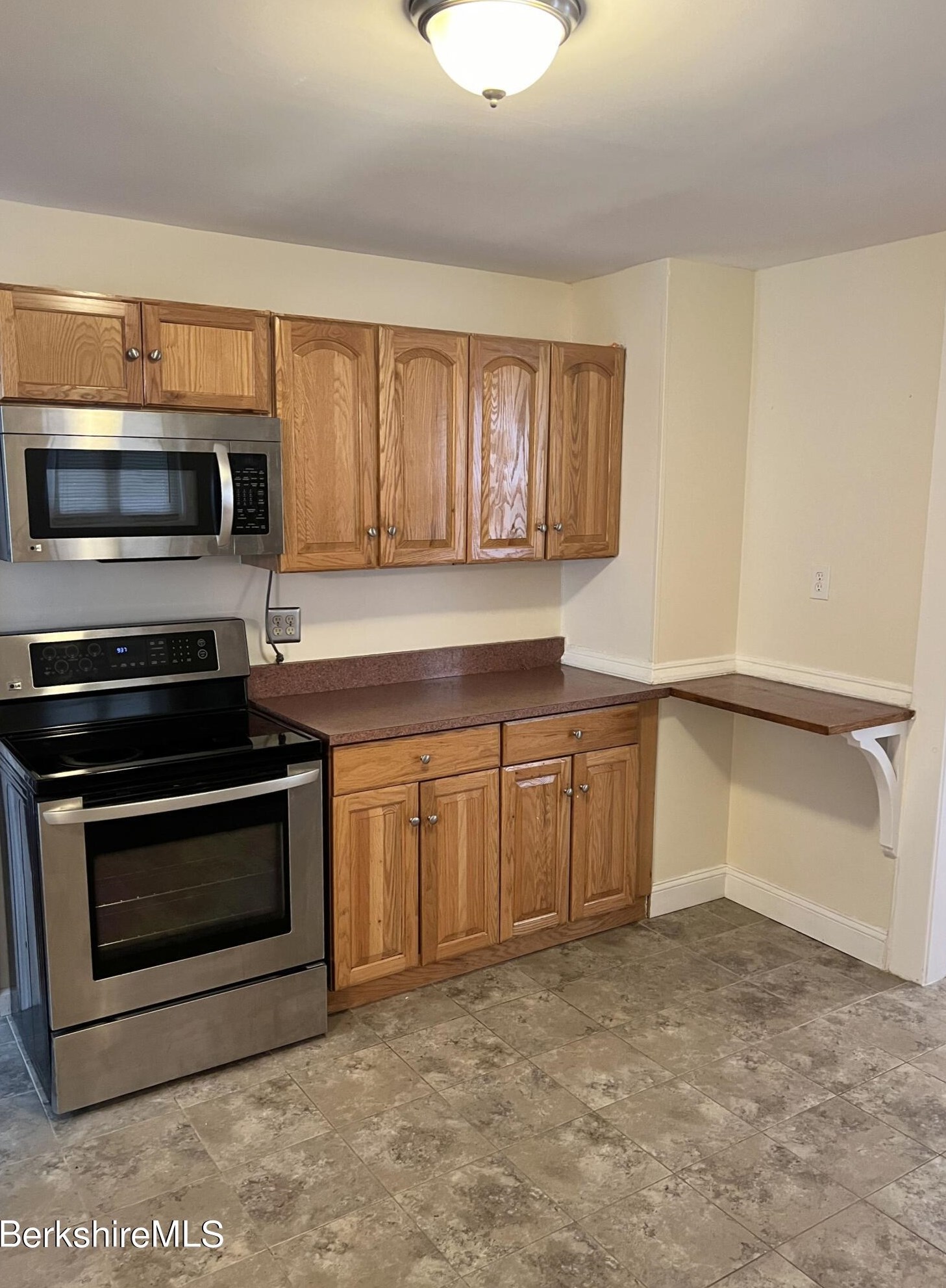 83 Un St, Pittsfield MA  01201-4527 exterior