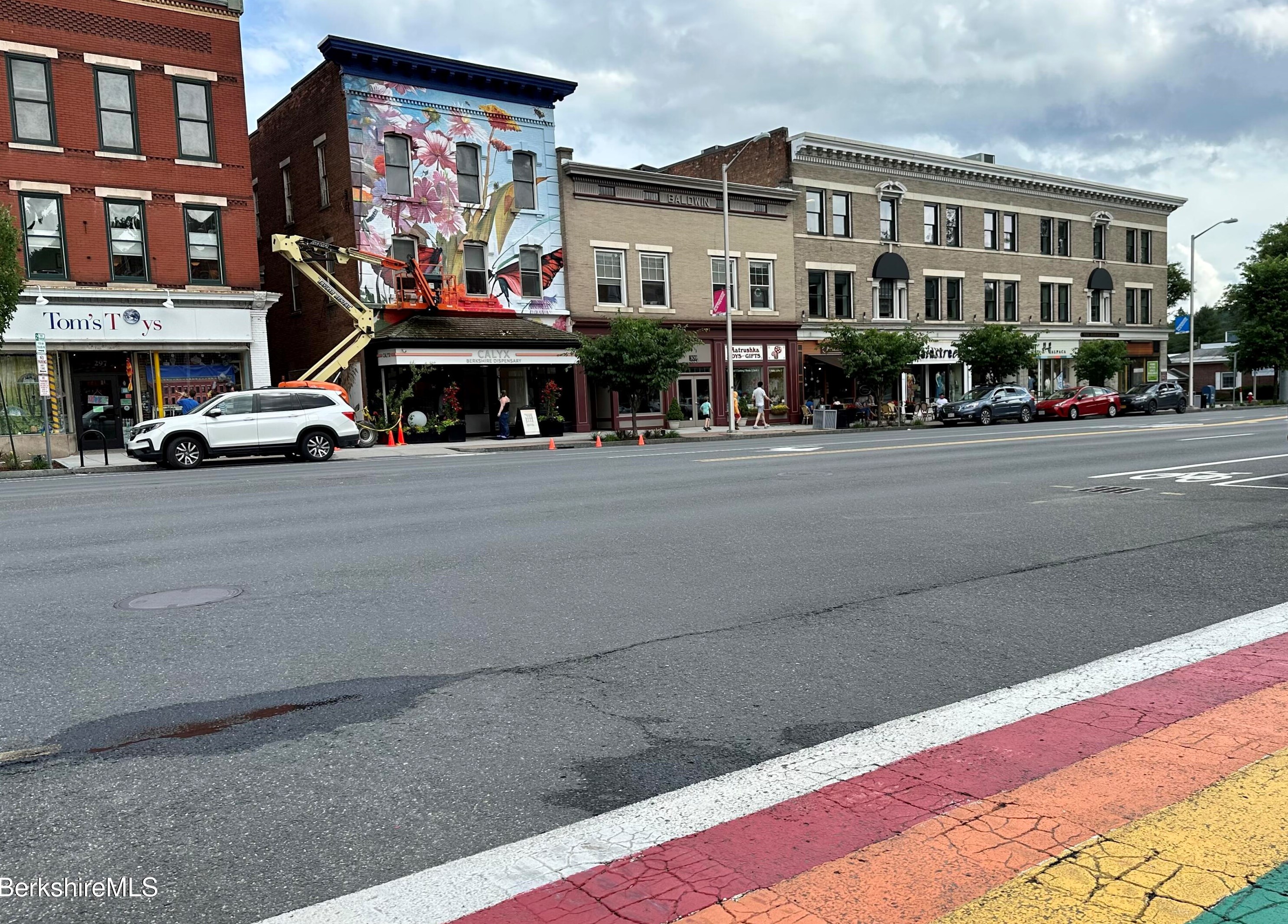 309 Main St, Alford MA 01230-1307 exterior