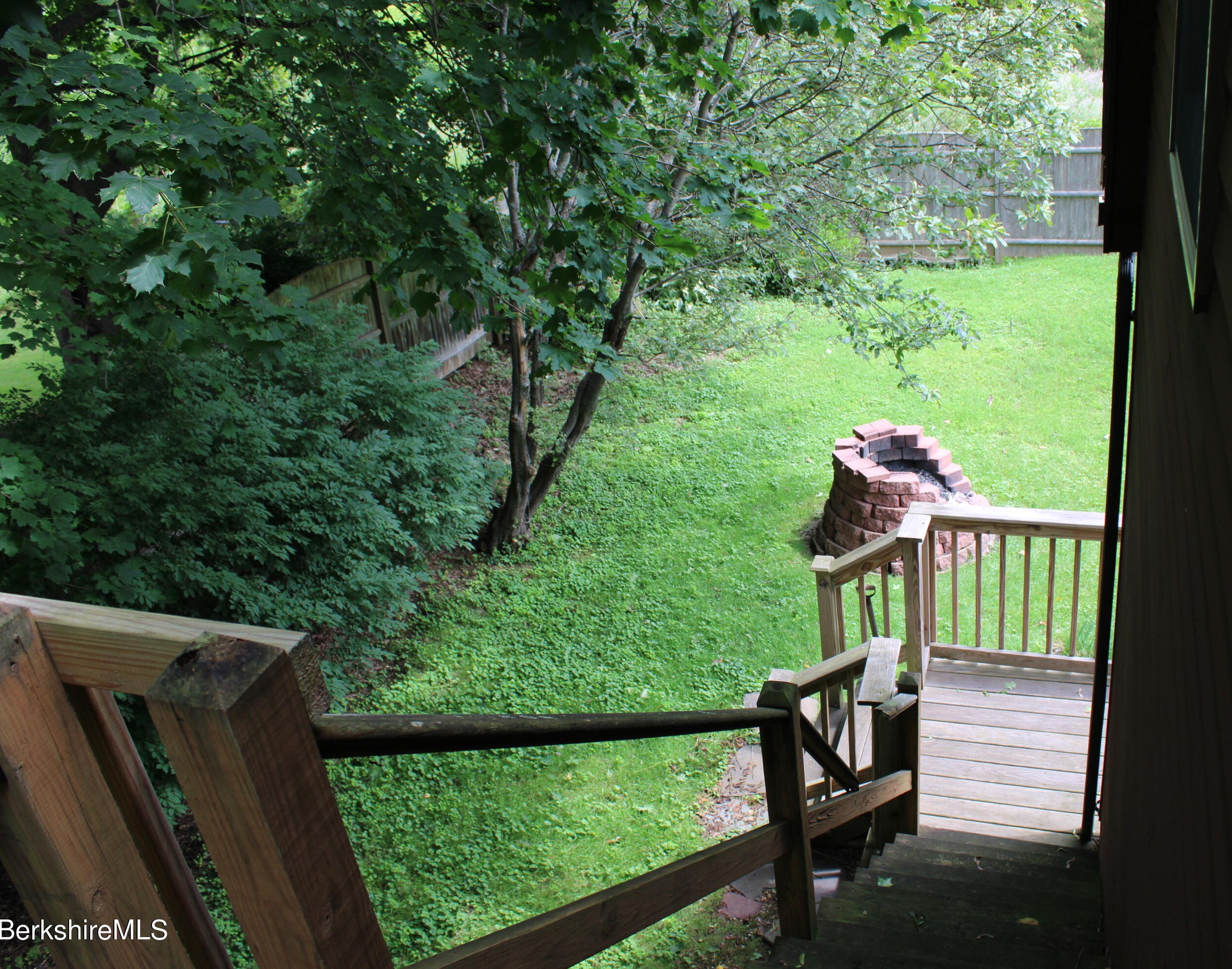 21 Elberon Ave, Pittsfield MA 01201-2838 exterior