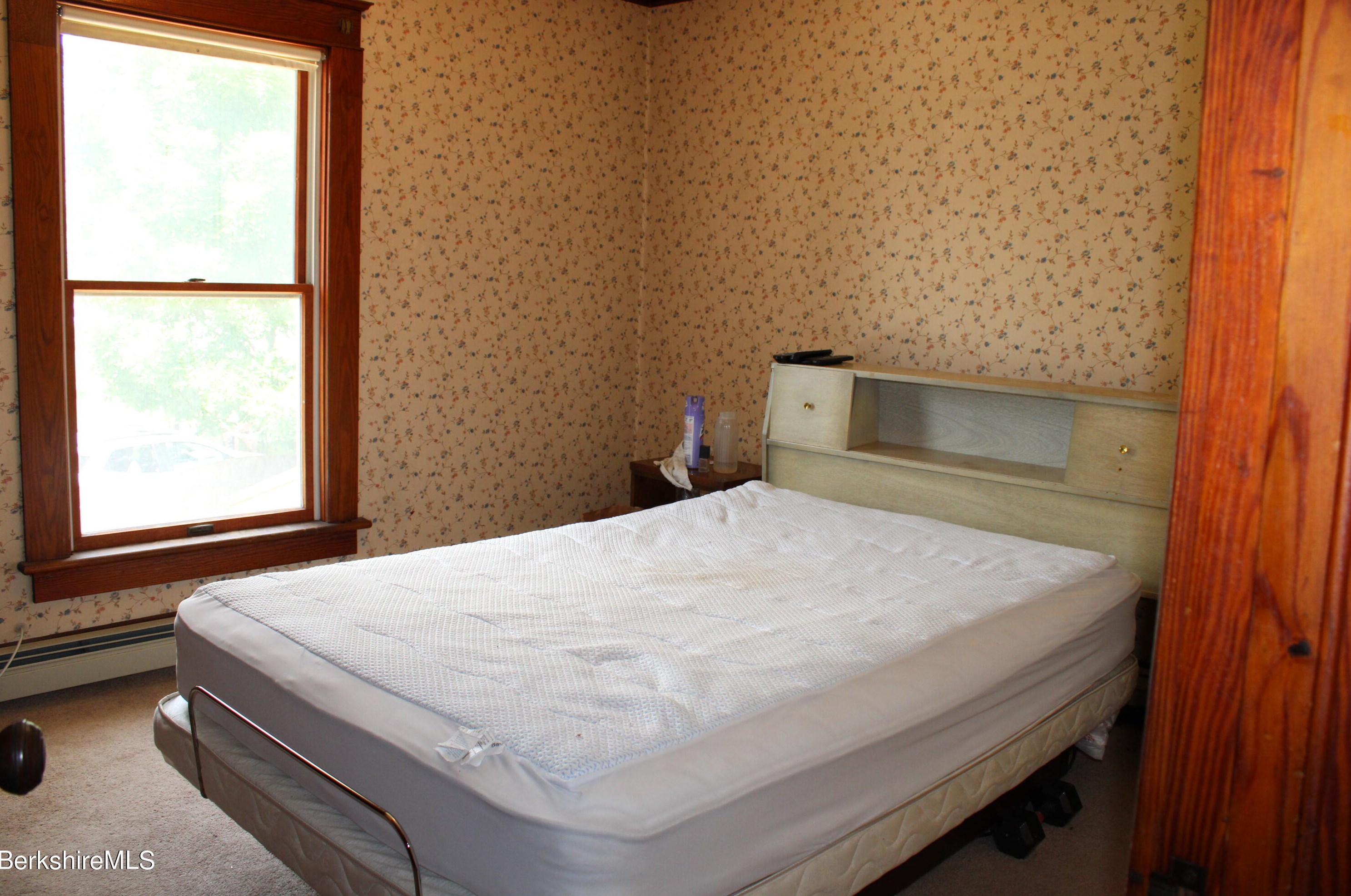 21 Elberon Ave, Pittsfield MA 01201-2838 exterior