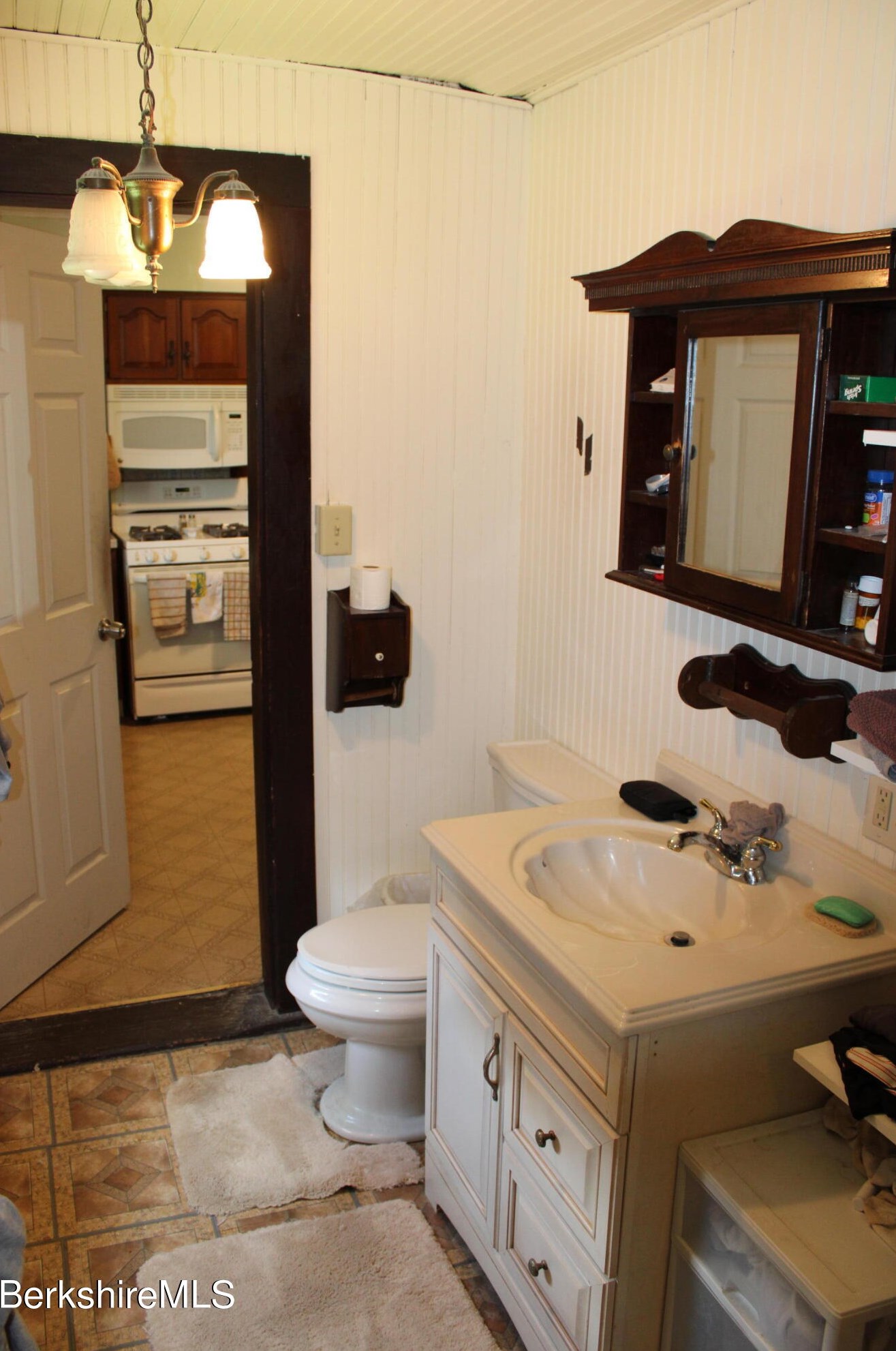 21 Elberon Ave, Pittsfield MA 01201-2838 exterior