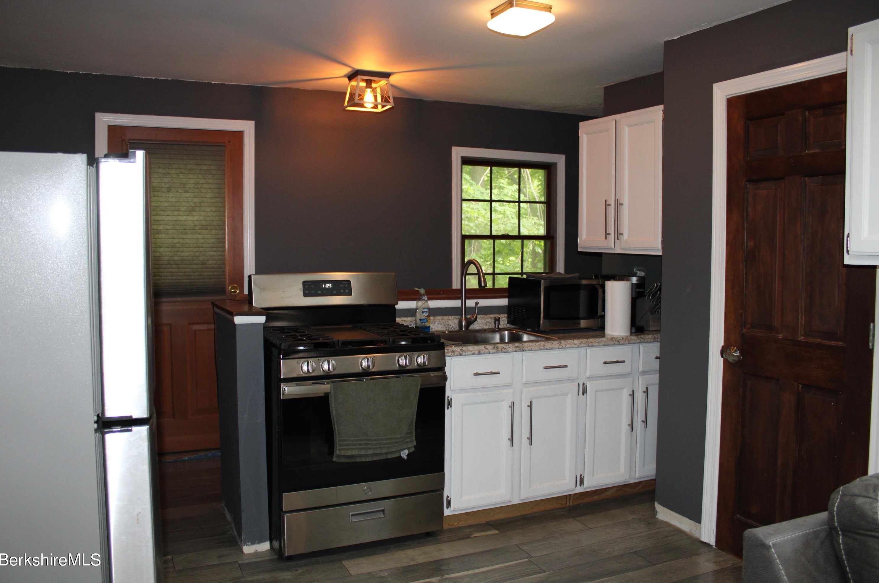 21 Elberon Ave, Pittsfield MA 01201-2838 exterior