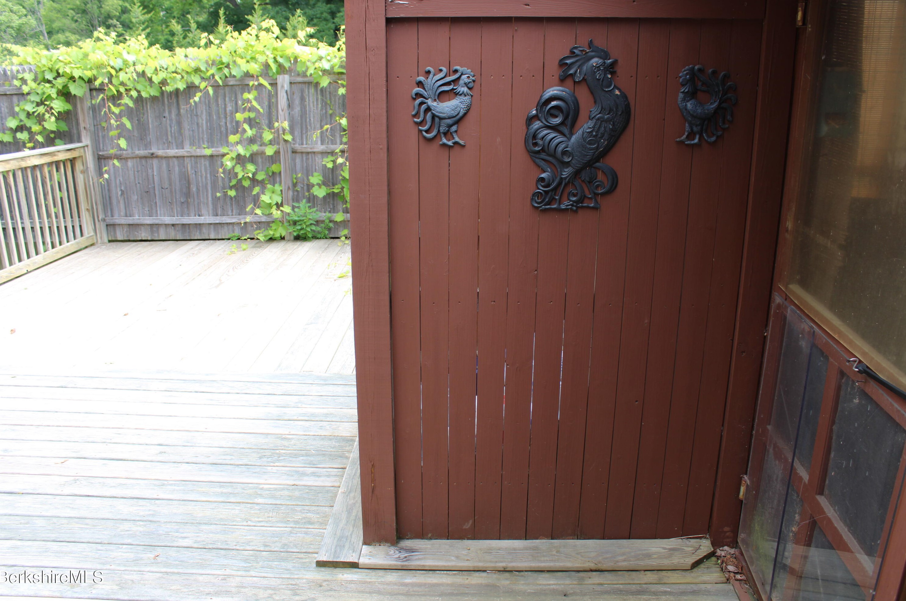 21 Elberon Ave, Pittsfield MA 01201-2838 exterior