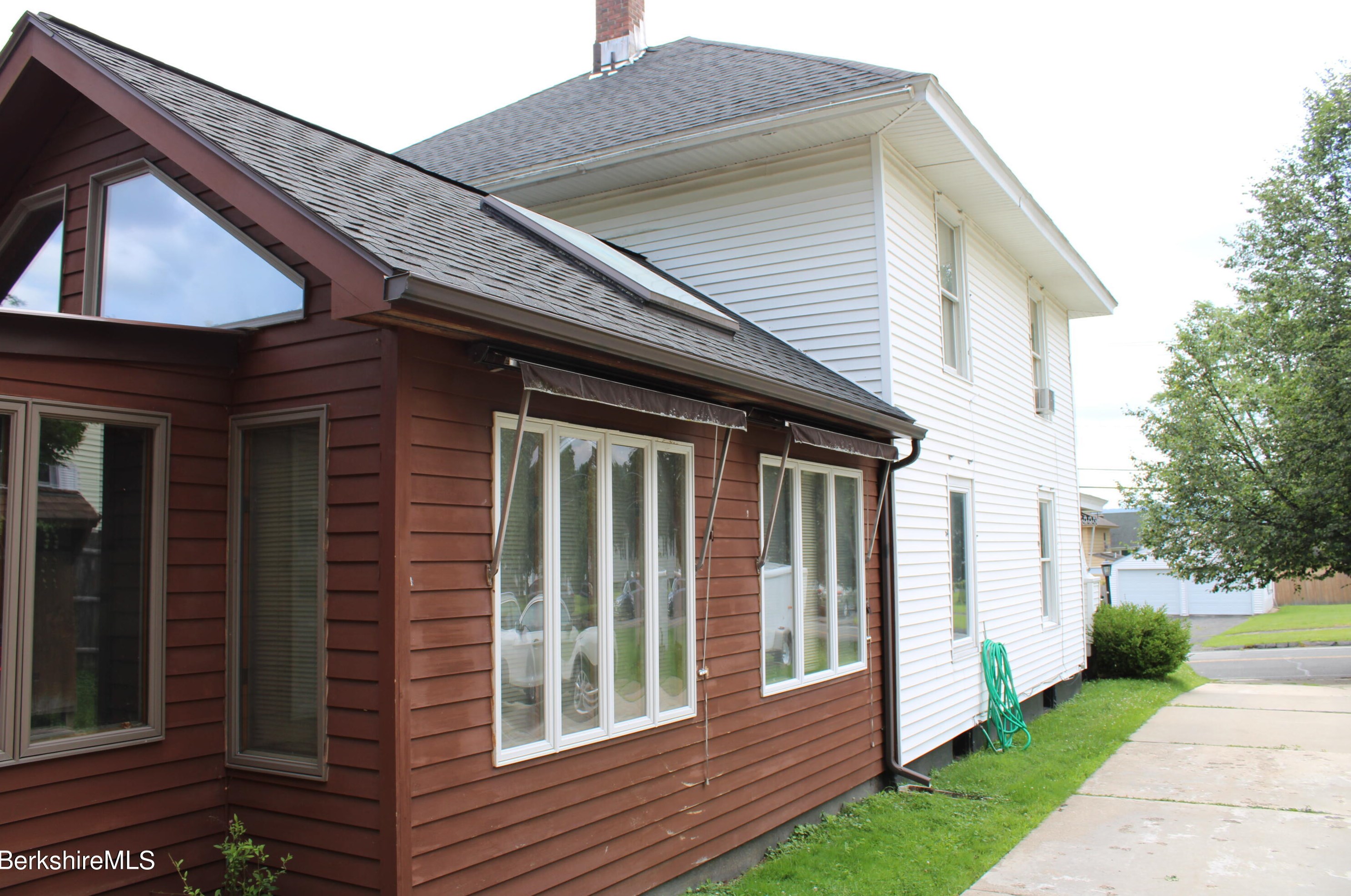 21 Elberon Ave, Pittsfield MA 01201-2838 exterior