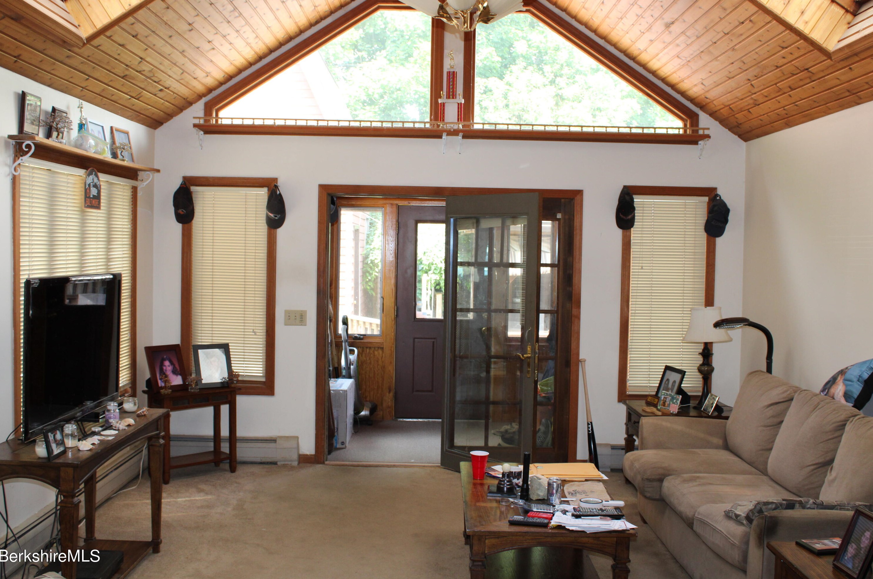 21 Elberon Ave, Pittsfield MA 01201-2838 exterior