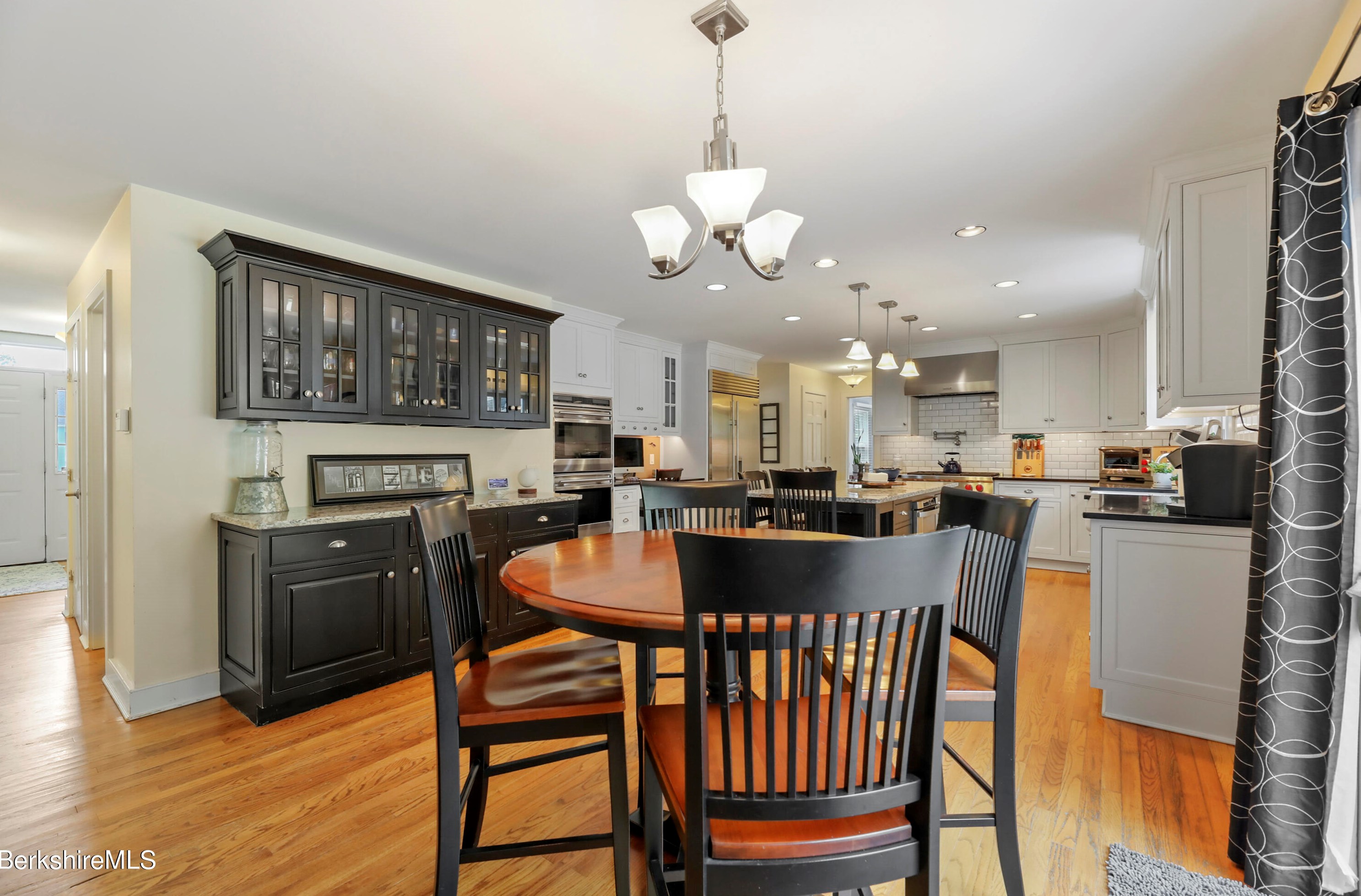 15 Filomena Dr, Pittsfield MA  01201-8438 exterior