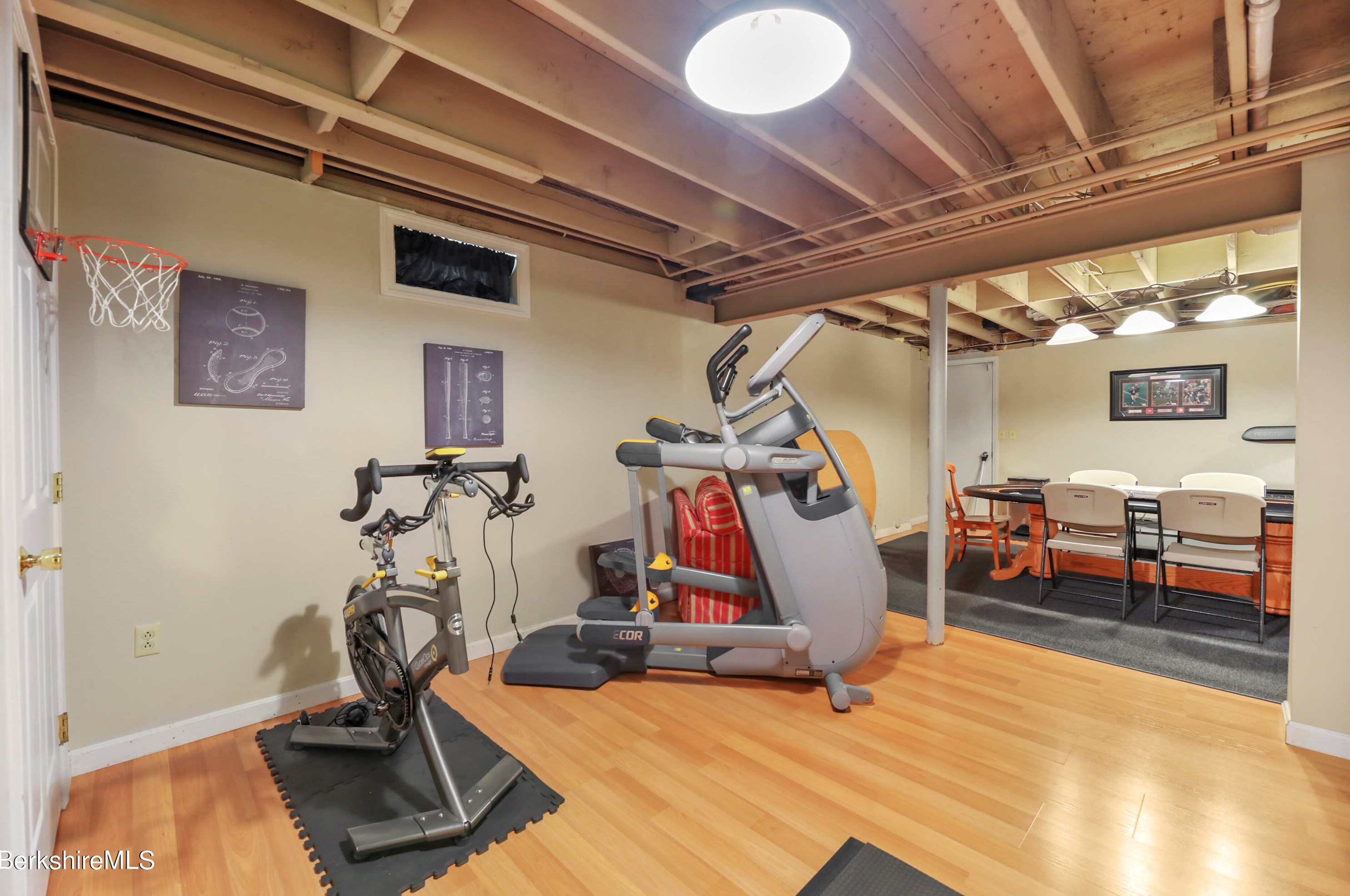 15 Filomena Dr, Pittsfield MA  01201-8438 exterior