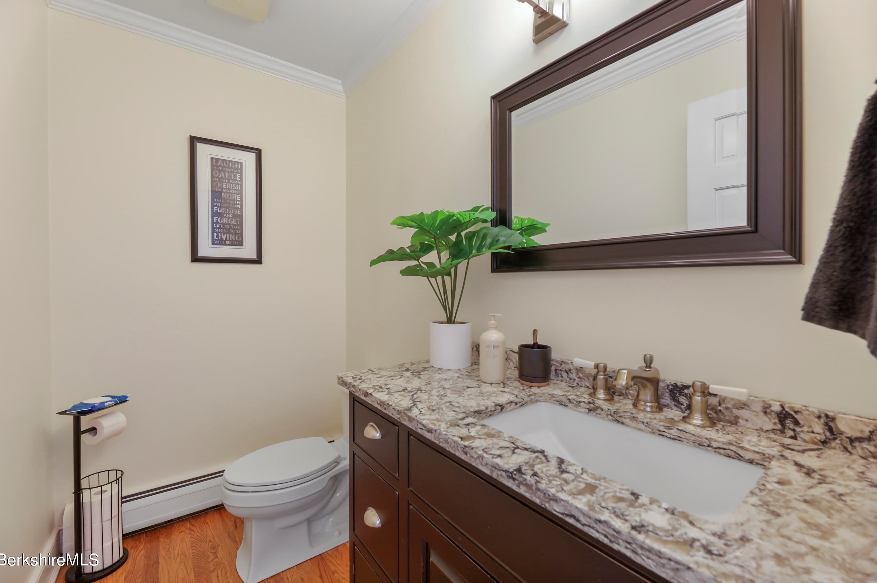 15 Filomena Dr, Pittsfield MA  01201-8438 exterior