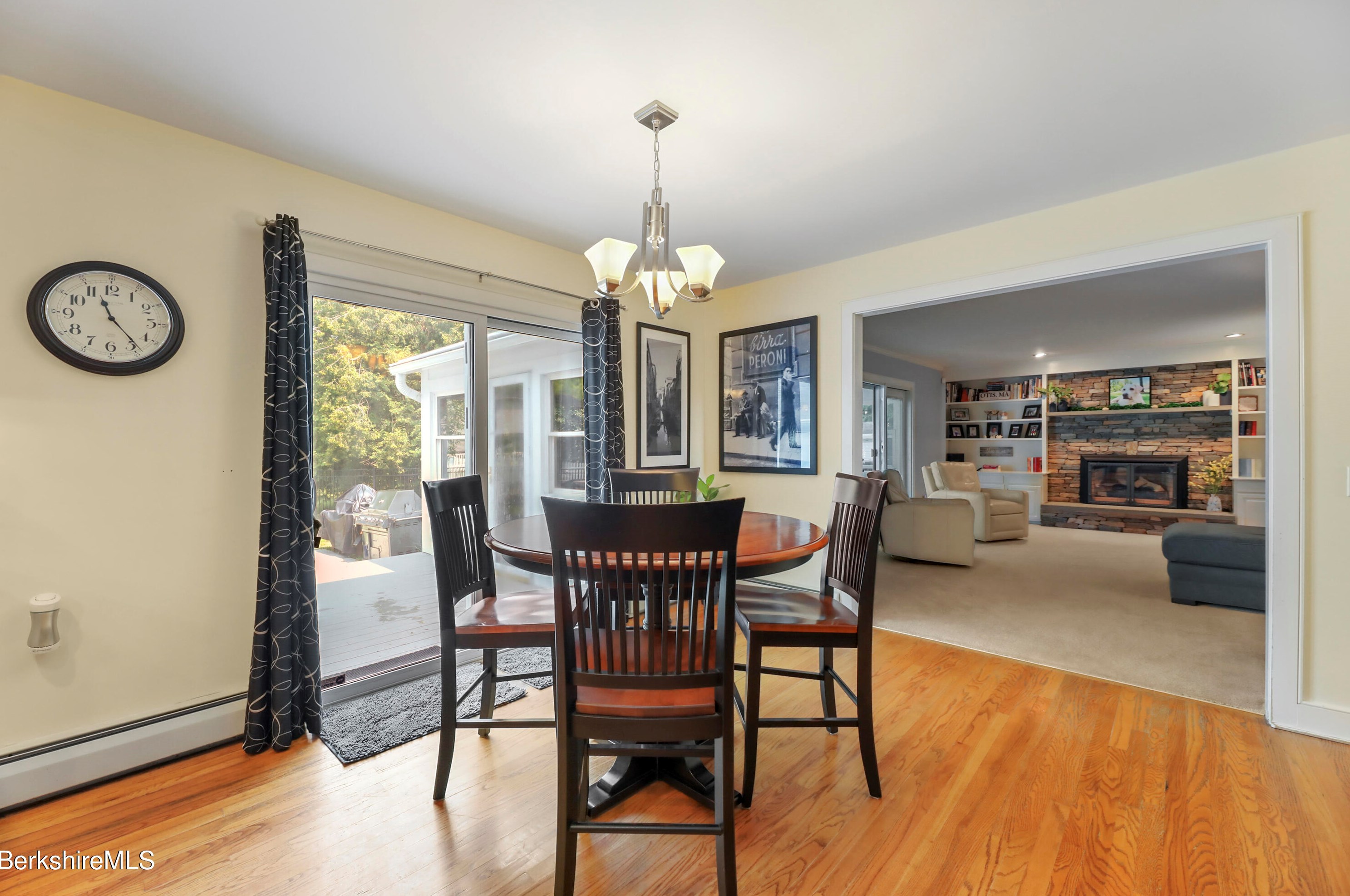 15 Filomena Dr, Pittsfield MA  01201-8438 exterior