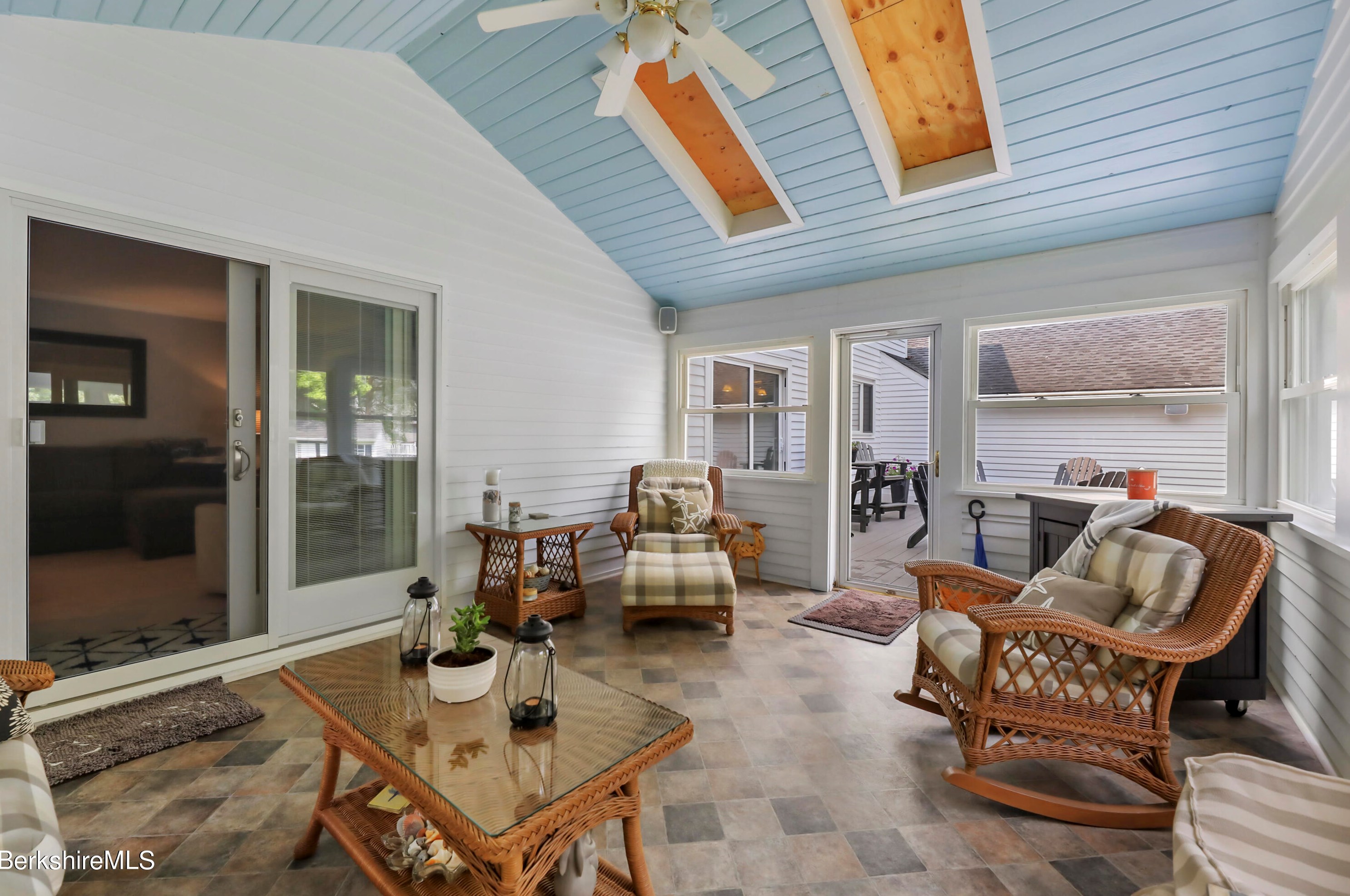 15 Filomena Dr, Pittsfield MA  01201-8438 exterior