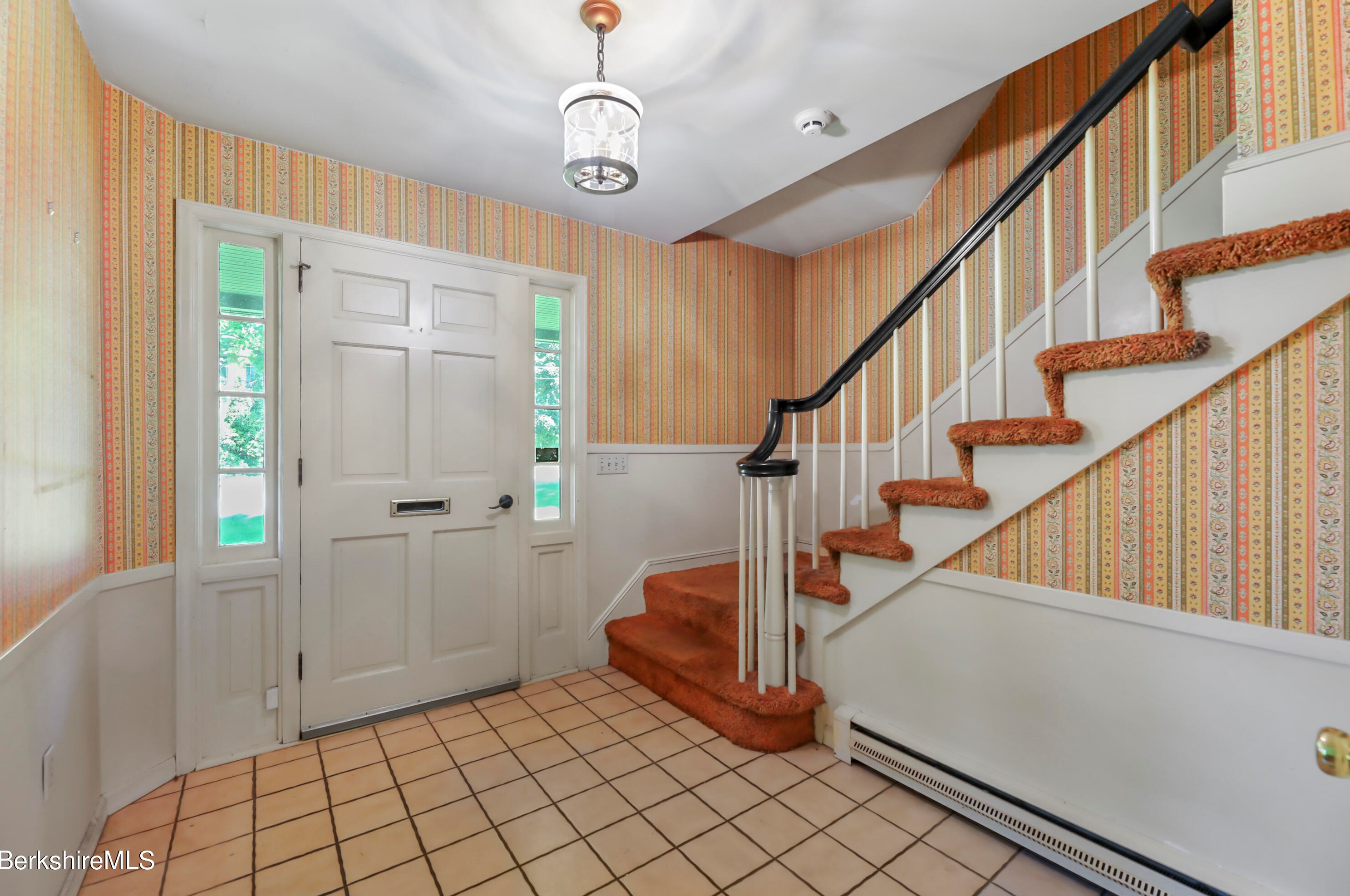 90 Dawes Ave, Pittsfield MA 01201-7322 exterior