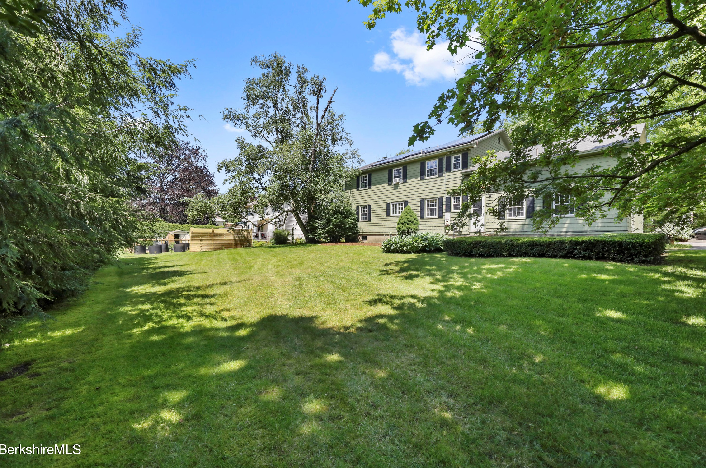 90 Dawes Ave, Pittsfield MA 01201-7322 exterior