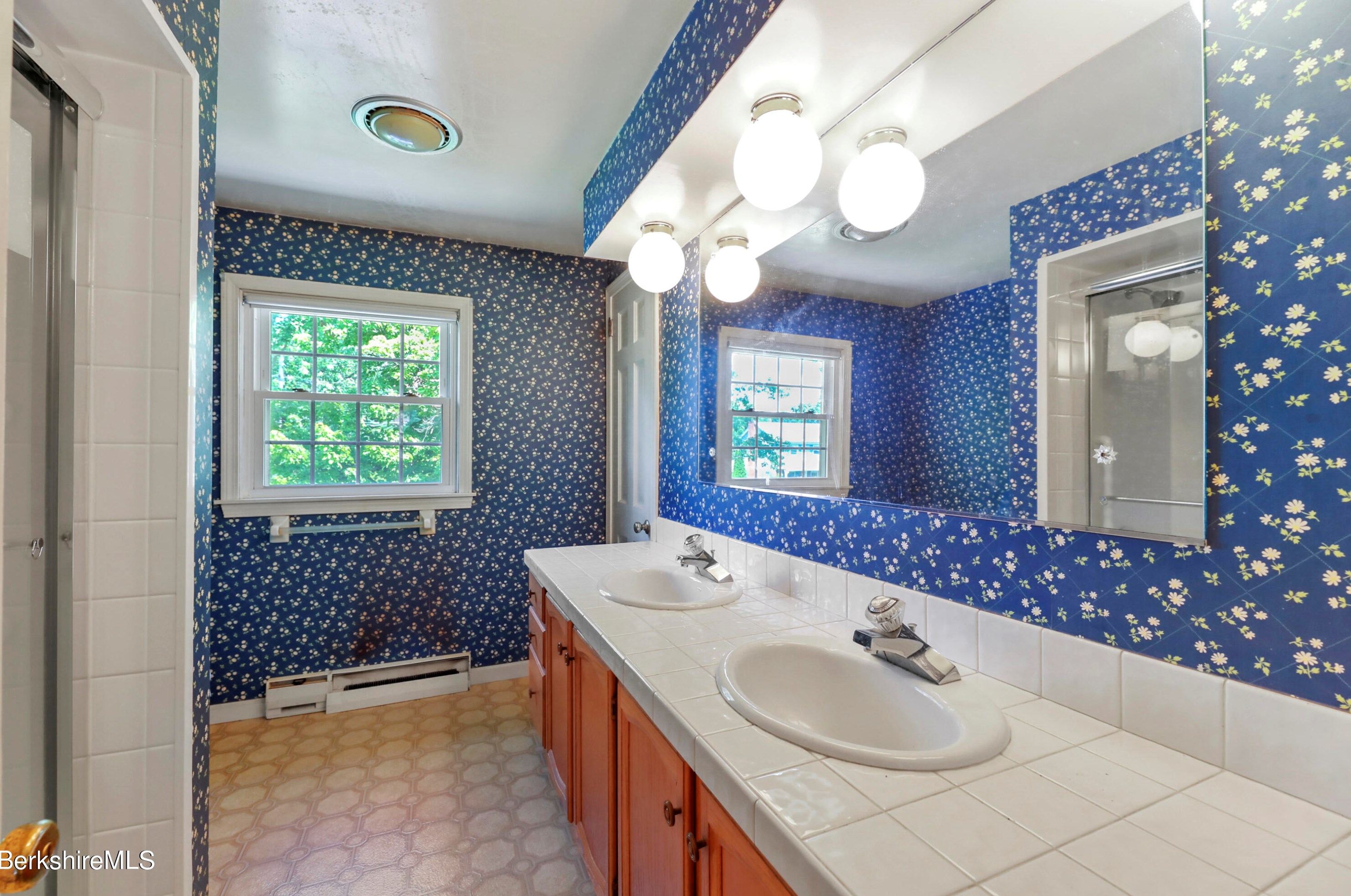 90 Dawes Ave, Pittsfield MA 01201-7322 exterior