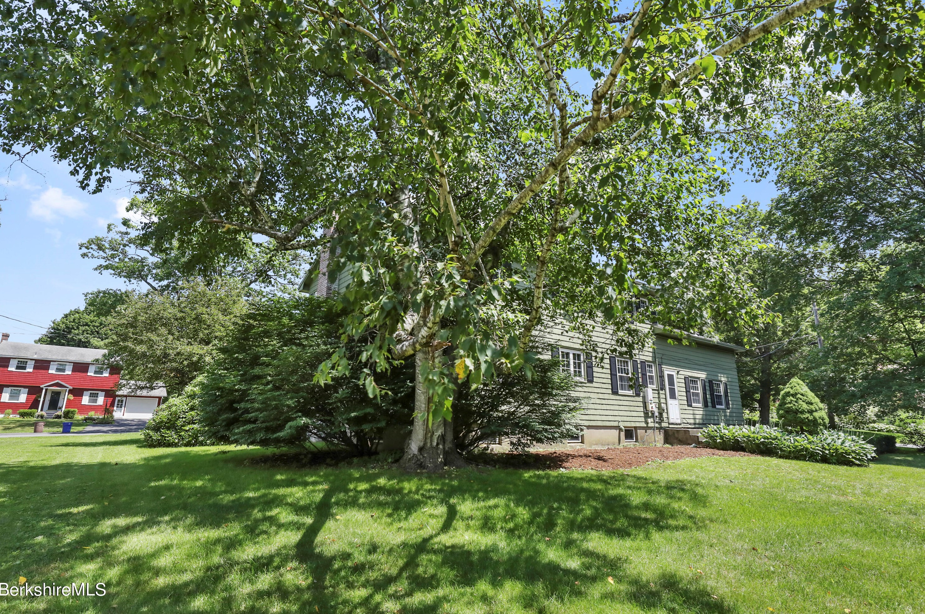 90 Dawes Ave, Pittsfield MA 01201-7322 exterior