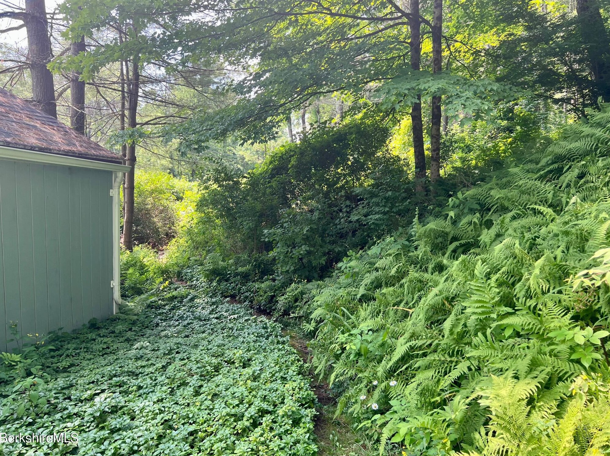 165 Monument Valley Rd, Alford MA 01230-1458 exterior