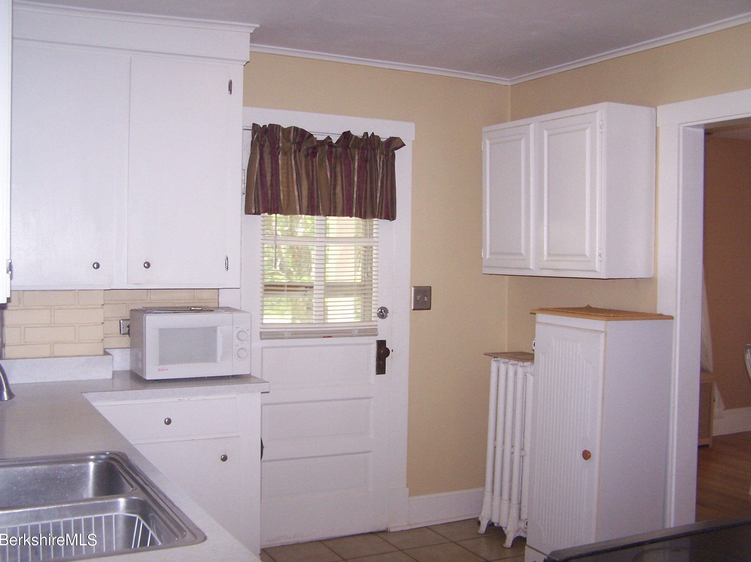 61 Elberon Ave, Pittsfield MA  01201-2840 exterior