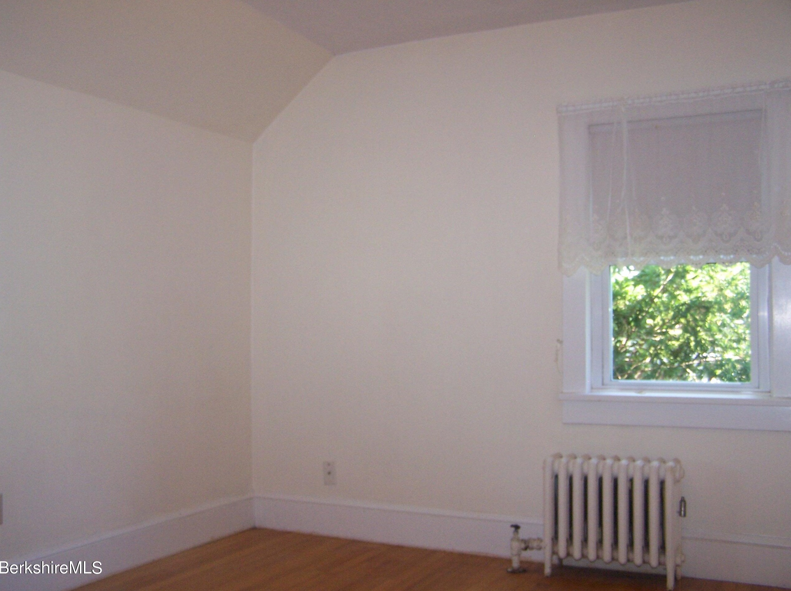 61 Elberon Ave, Pittsfield MA  01201-2840 exterior