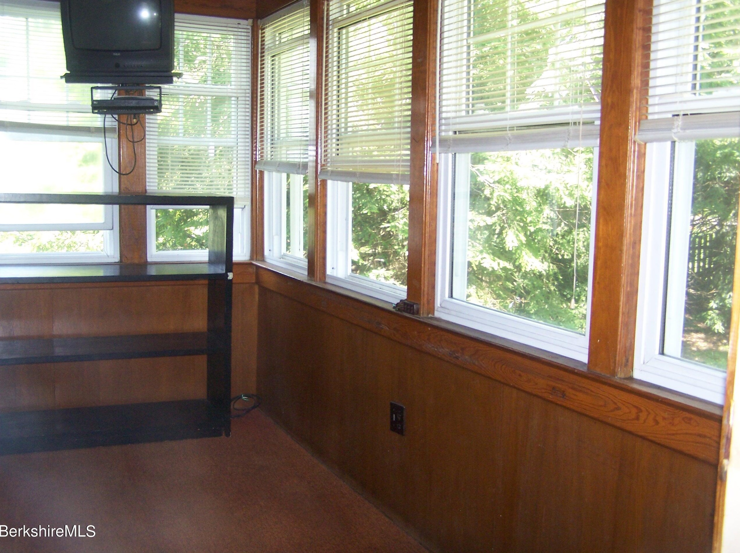 61 Elberon Ave, Pittsfield MA  01201-2840 exterior