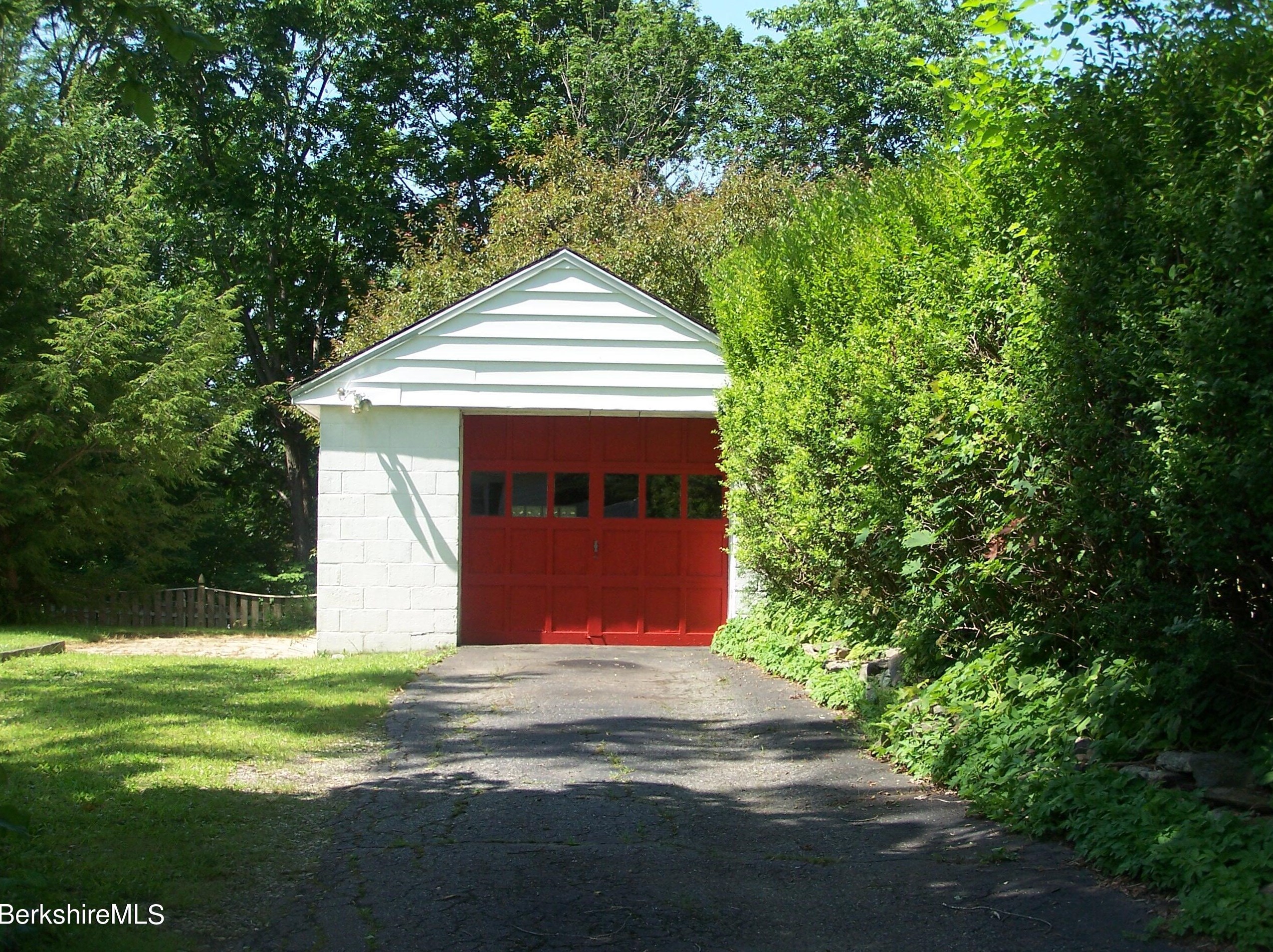 61 Elberon Ave, Pittsfield MA  01201-2840 exterior